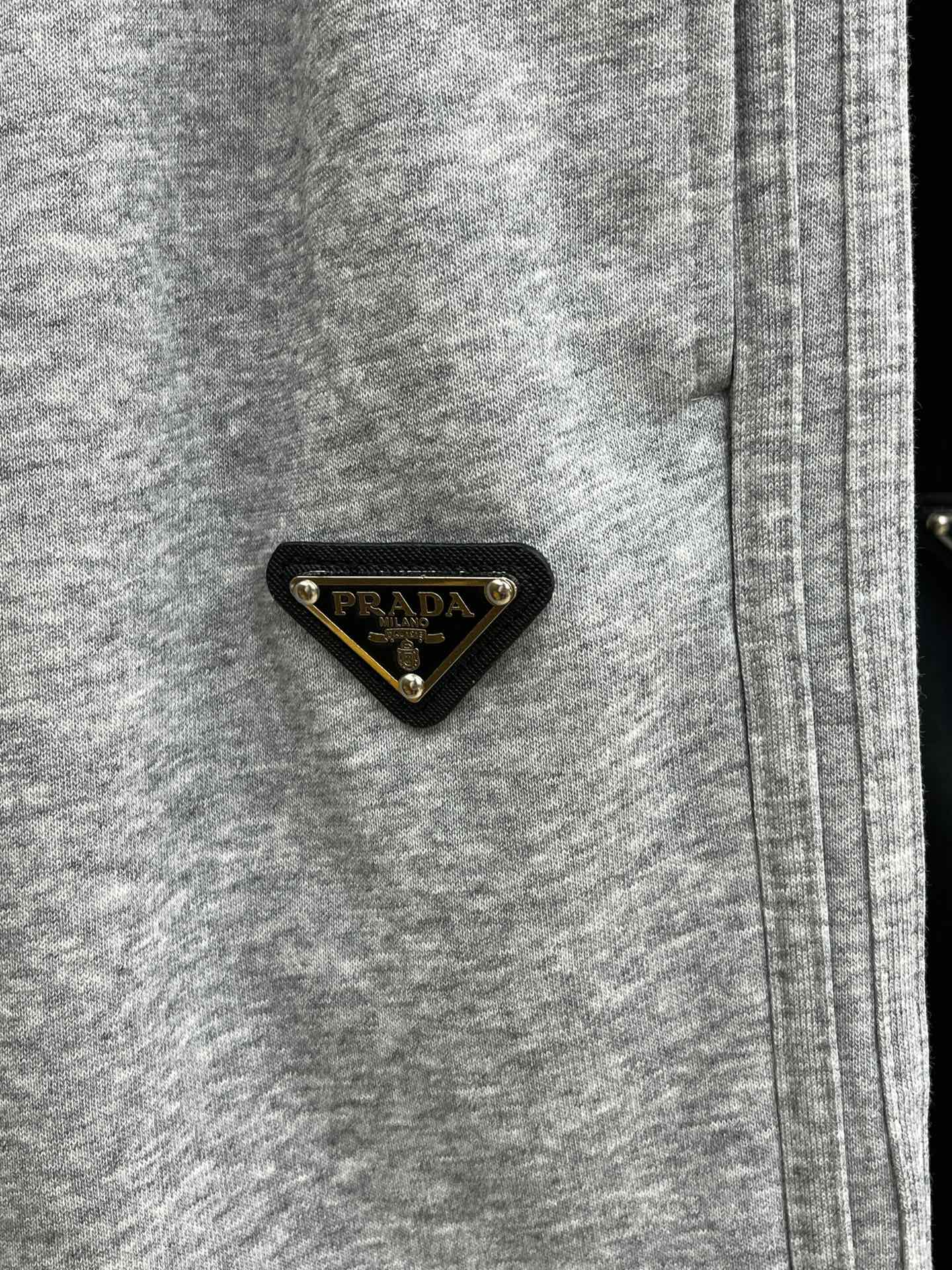 新品 PD 🔥Ss春夏新款独家专供新款休闲短裤🩳高端版本 定制面料 透气舒适度高，细节无可挑剔，品牌元素