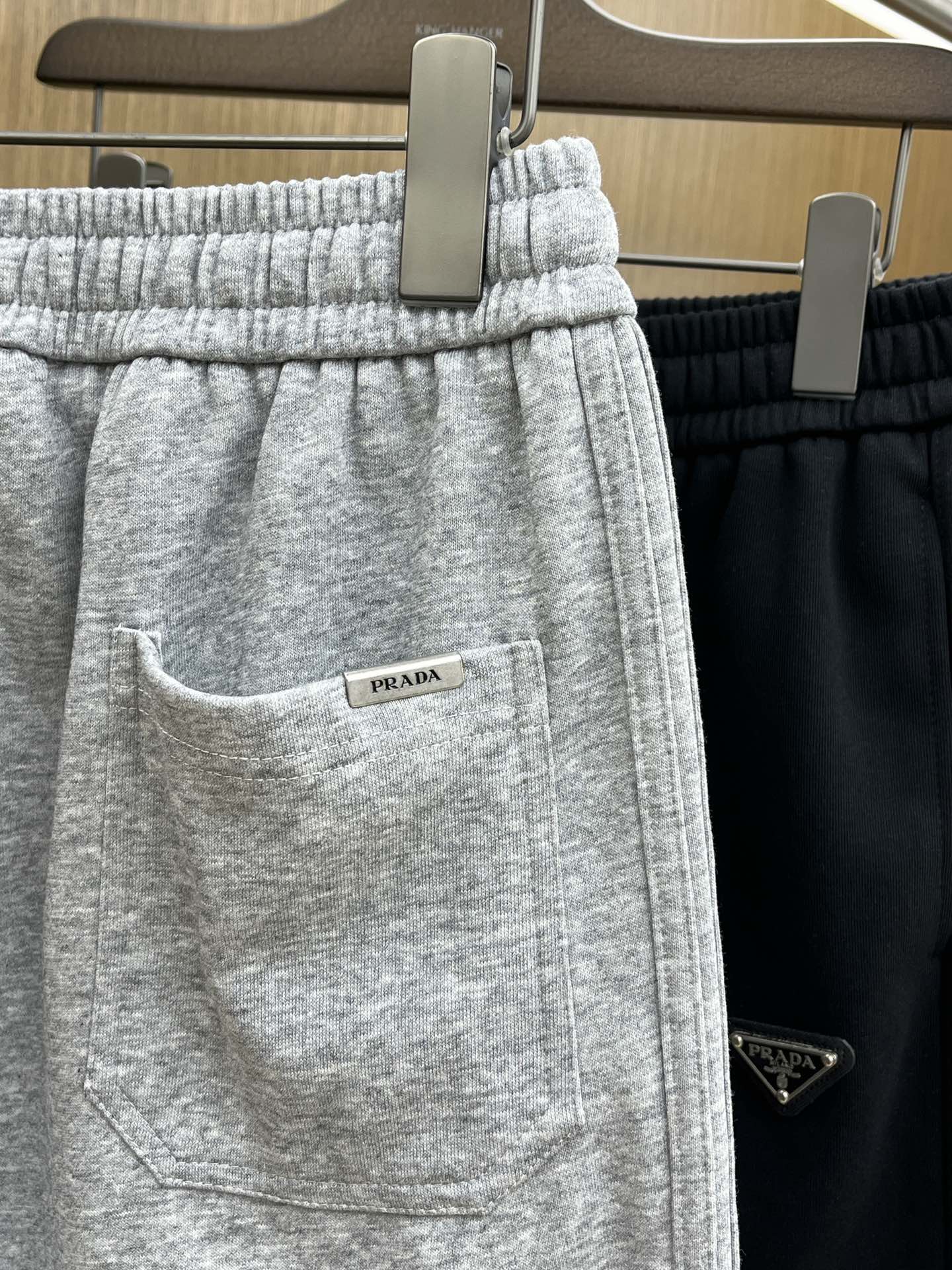 新品 PD 🔥Ss春夏新款独家专供新款休闲短裤🩳高端版本 定制面料 透气舒适度高，细节无可挑剔，品牌元素