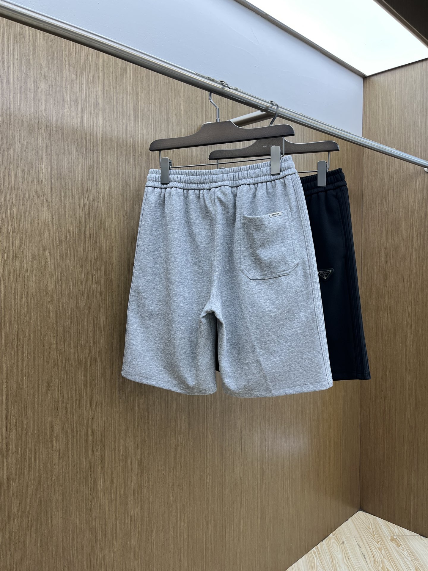 新品 PD 🔥Ss春夏新款独家专供新款休闲短裤🩳高端版本 定制面料 透气舒适度高，细节无可挑剔，品牌元素