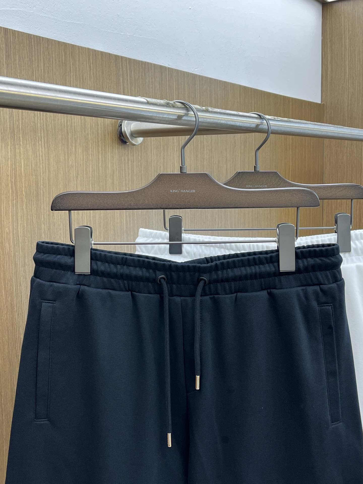 新品 Loe 🔥Ss春夏新款独家专供新款休闲短裤🩳高端版本 定制面料 透气舒适度高，细节无可挑剔，品牌元