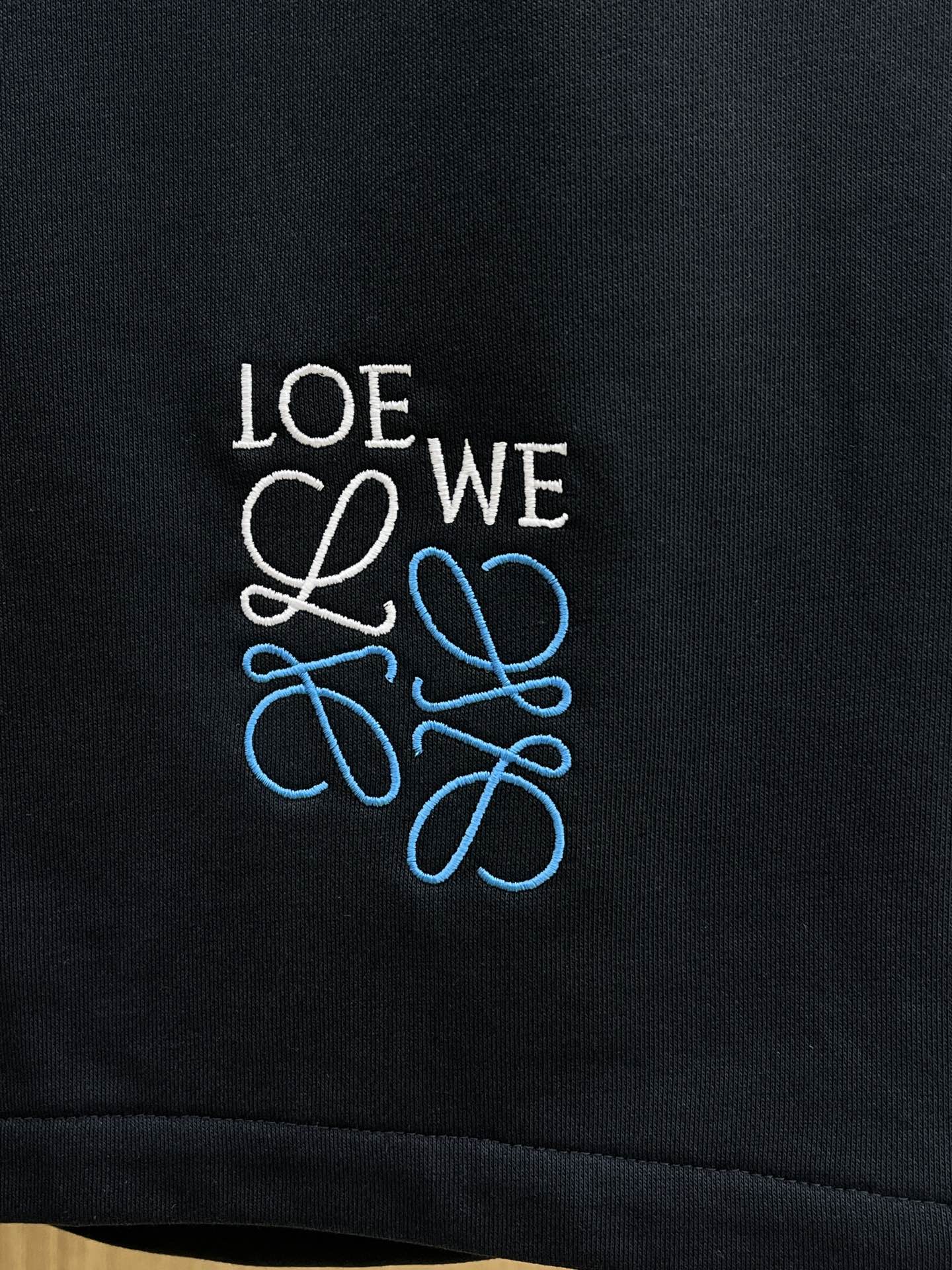 新品 Loe 🔥Ss春夏新款独家专供新款休闲短裤🩳高端版本 定制面料 透气舒适度高，细节无可挑剔，品牌元