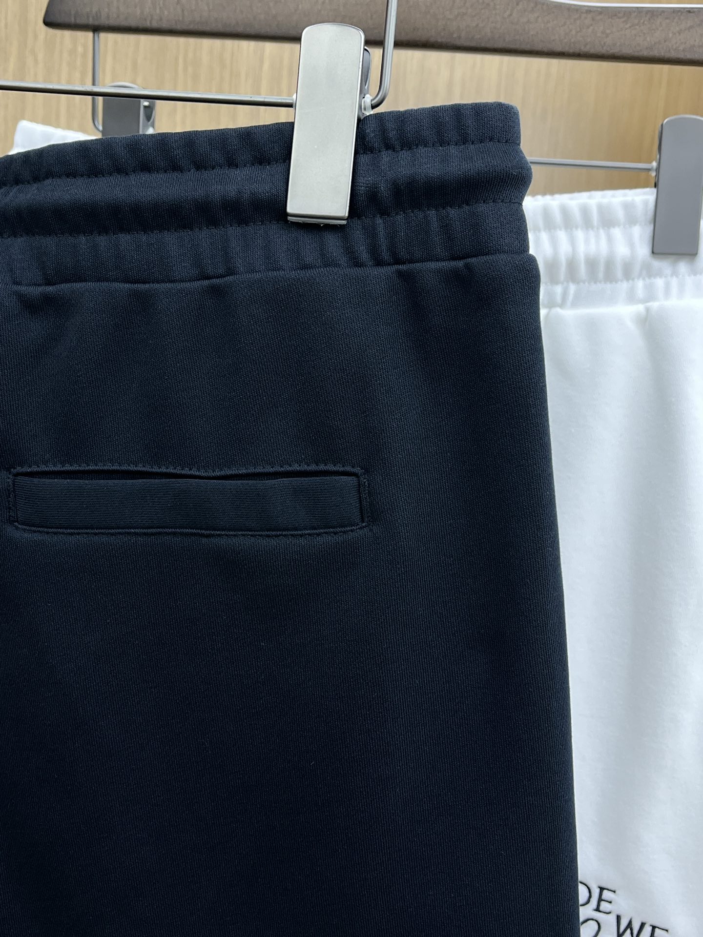 新品 Loe 🔥Ss春夏新款独家专供新款休闲短裤🩳高端版本 定制面料 透气舒适度高，细节无可挑剔，品牌元