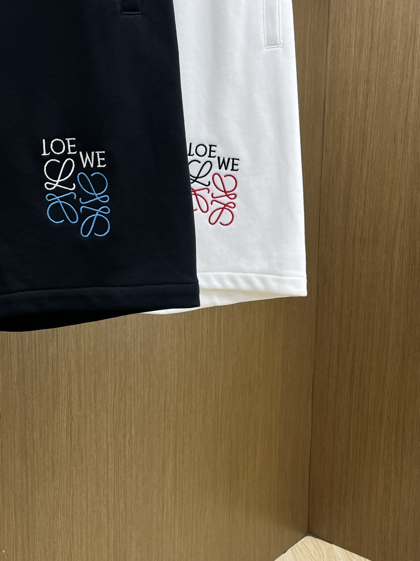 新品 Loe 🔥Ss春夏新款独家专供新款休闲短裤🩳高端版本 定制面料 透气舒适度高，细节无可挑剔，品牌元