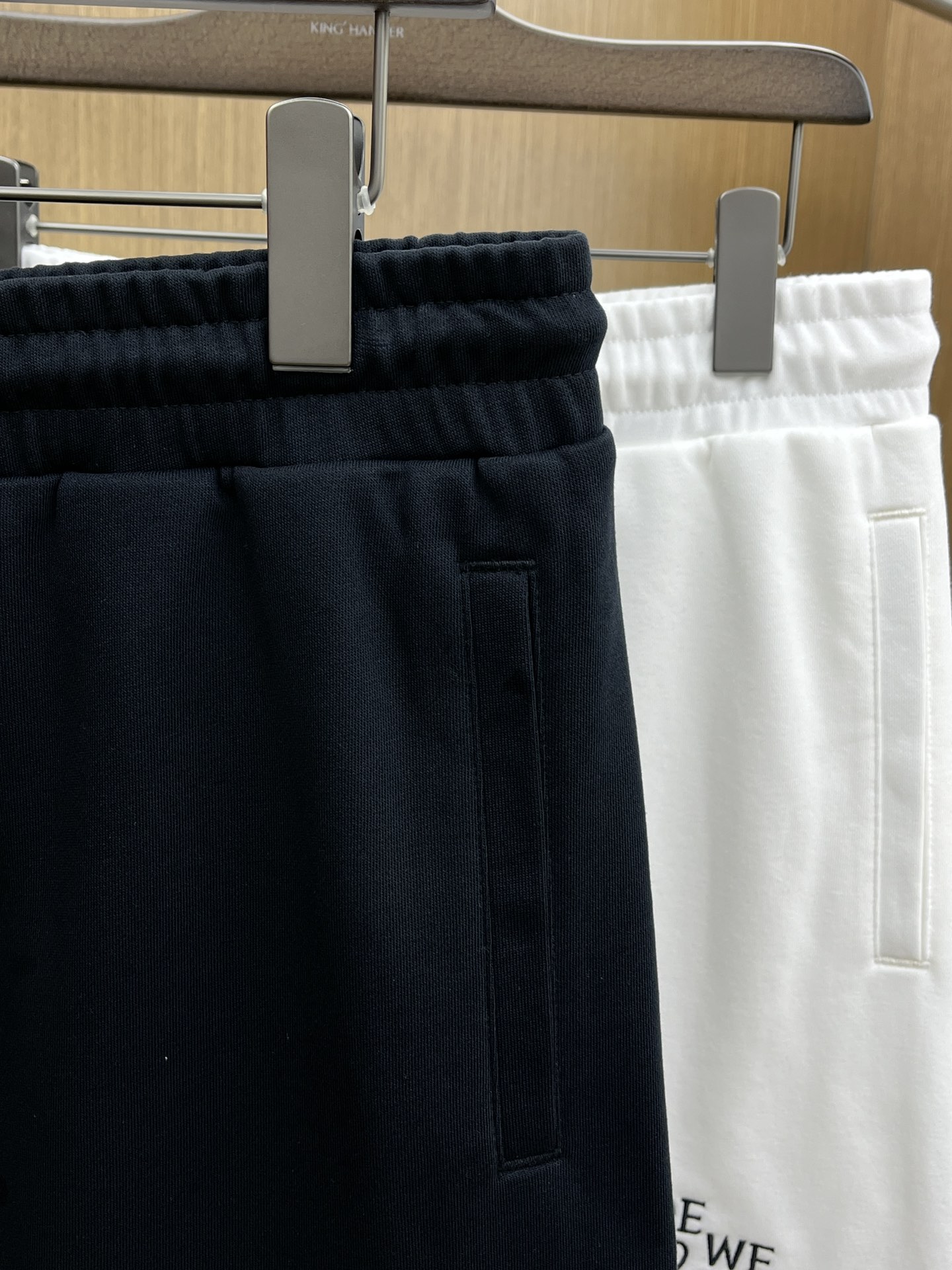 新品 Loe 🔥Ss春夏新款独家专供新款休闲短裤🩳高端版本 定制面料 透气舒适度高，细节无可挑剔，品牌元