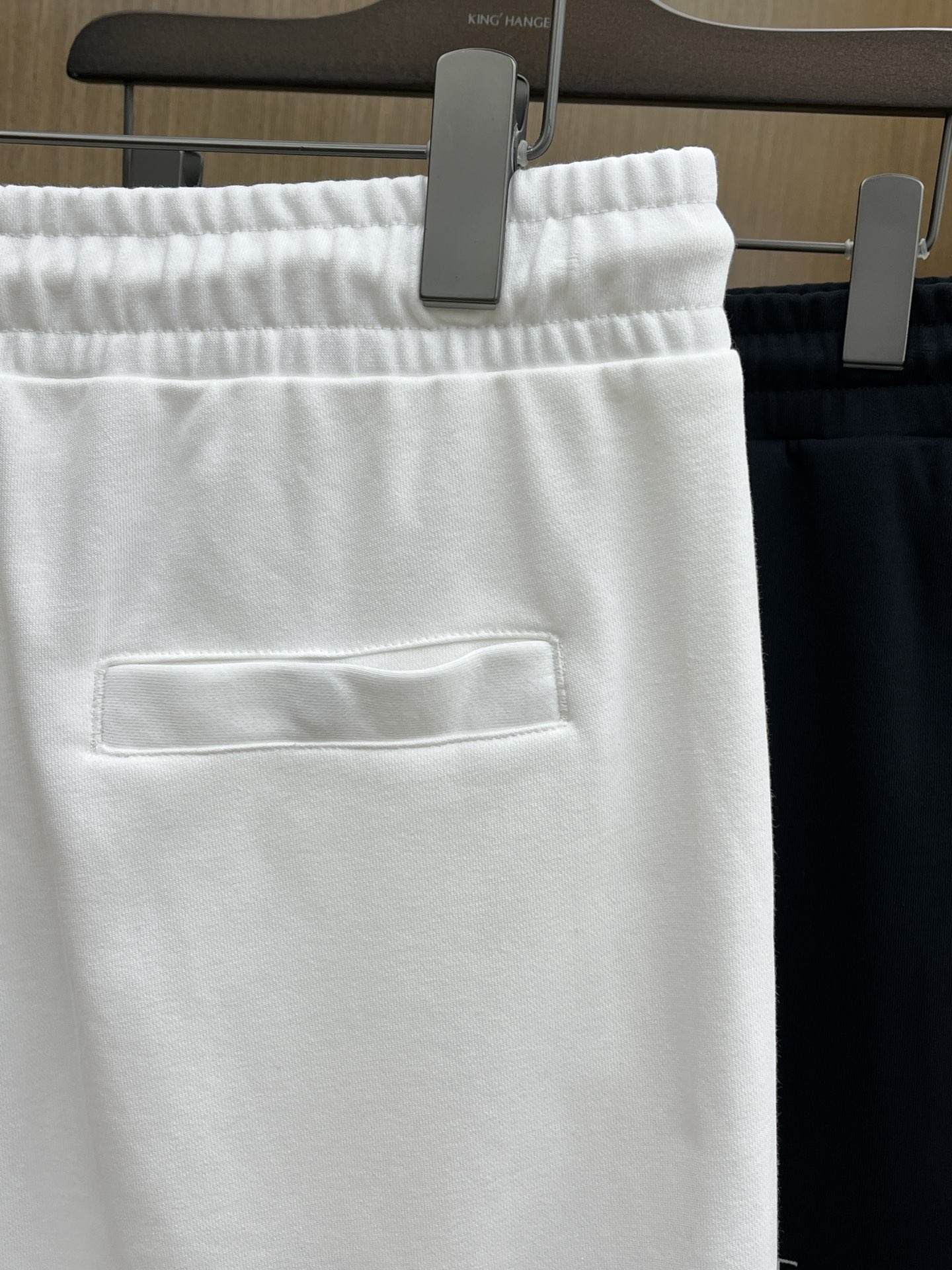 新品 Loe 🔥Ss春夏新款独家专供新款休闲短裤🩳高端版本 定制面料 透气舒适度高，细节无可挑剔，品牌元