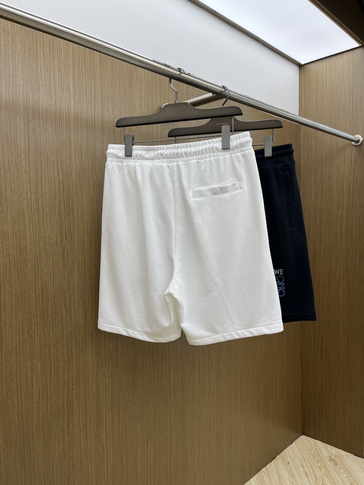 新品 Loe 🔥Ss春夏新款独家专供新款休闲短裤🩳高端版本 定制面料 透气舒适度高，细节无可挑剔，品牌元