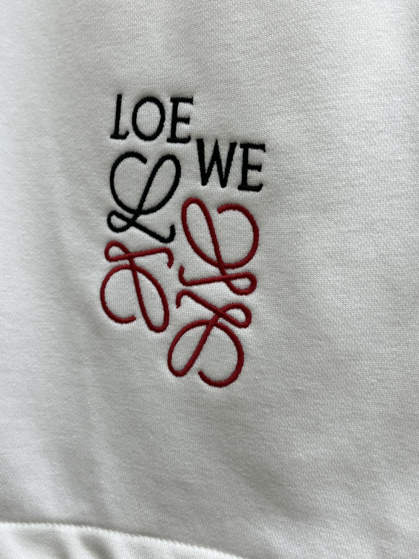 新品 Loe 🔥Ss春夏新款独家专供新款休闲短裤🩳高端版本 定制面料 透气舒适度高，细节无可挑剔，品牌元