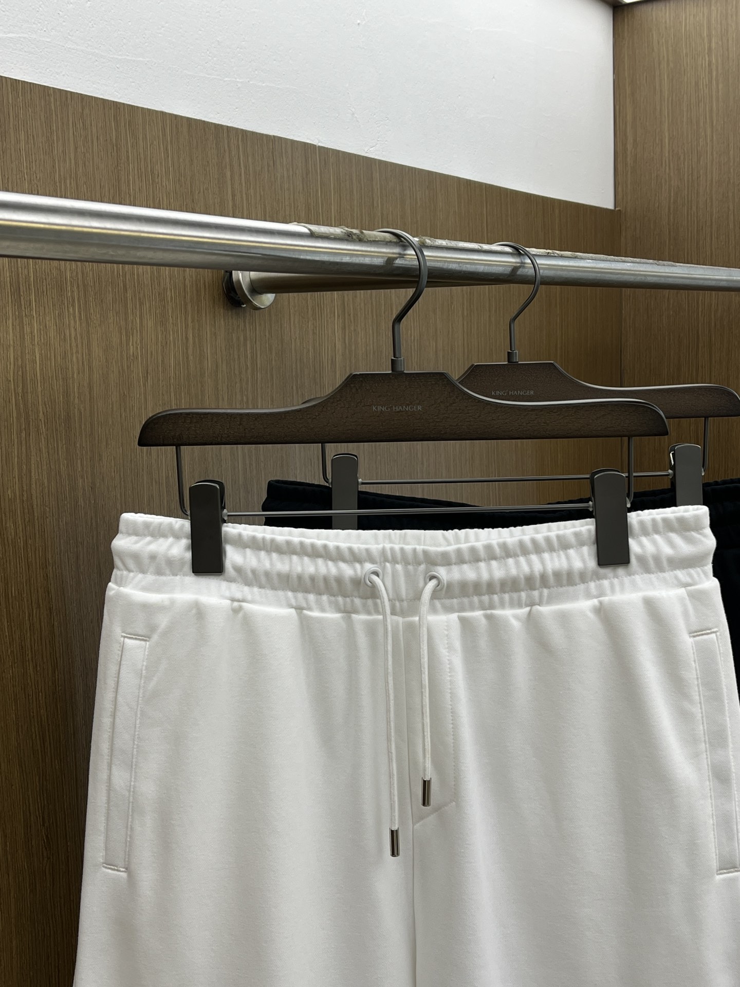 新品 Loe 🔥Ss春夏新款独家专供新款休闲短裤🩳高端版本 定制面料 透气舒适度高，细节无可挑剔，品牌元