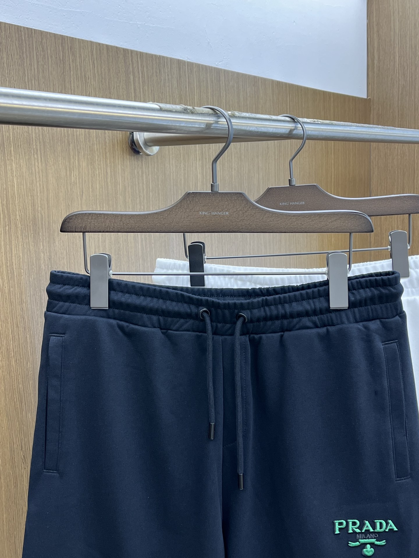 新品 PD 🔥Ss春夏新款独家专供新款休闲短裤🩳高端版本 定制面料 透气舒适度高，细节无可挑剔，品牌元素