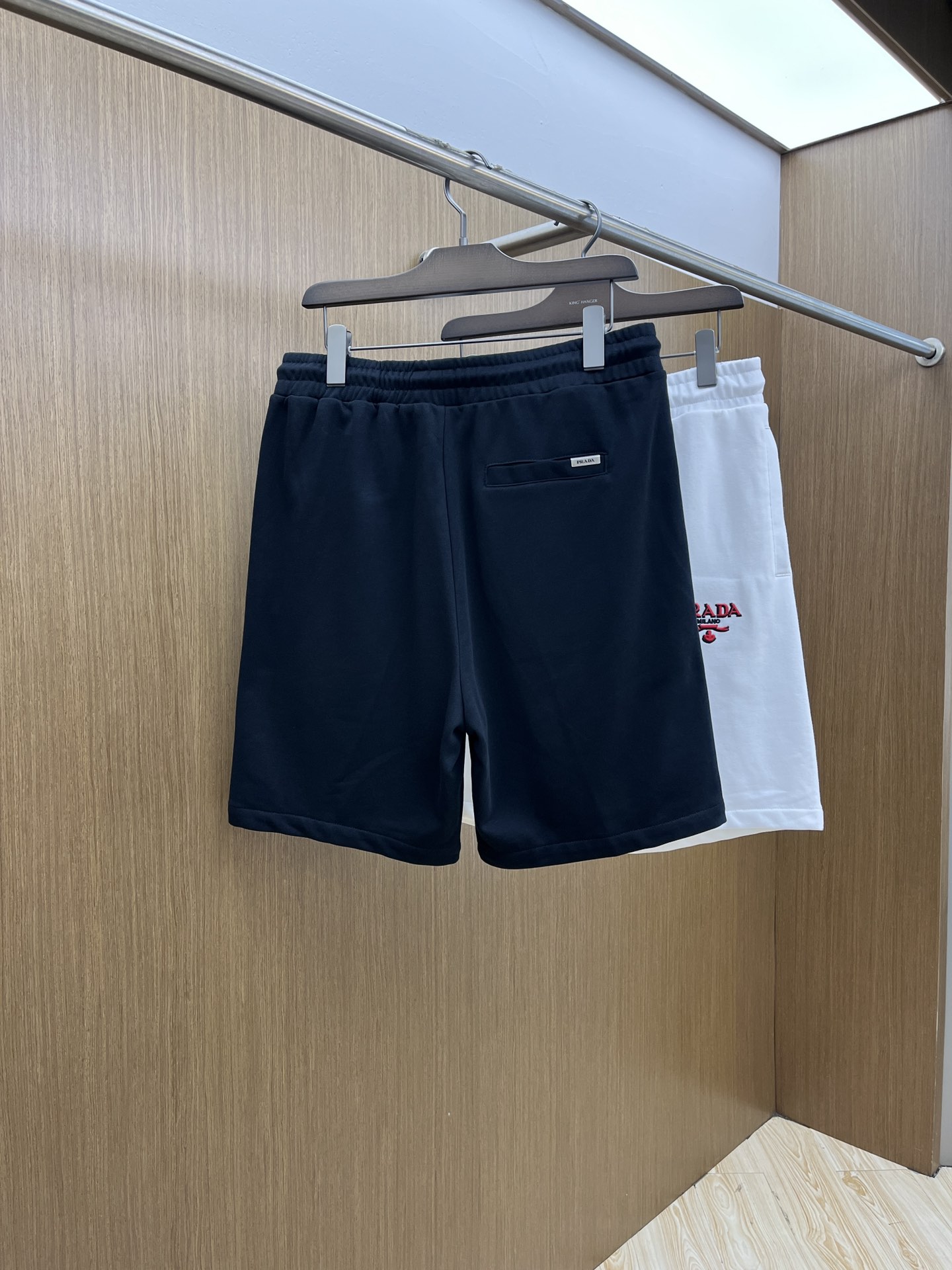 新品 PD 🔥Ss春夏新款独家专供新款休闲短裤🩳高端版本 定制面料 透气舒适度高，细节无可挑剔，品牌元素