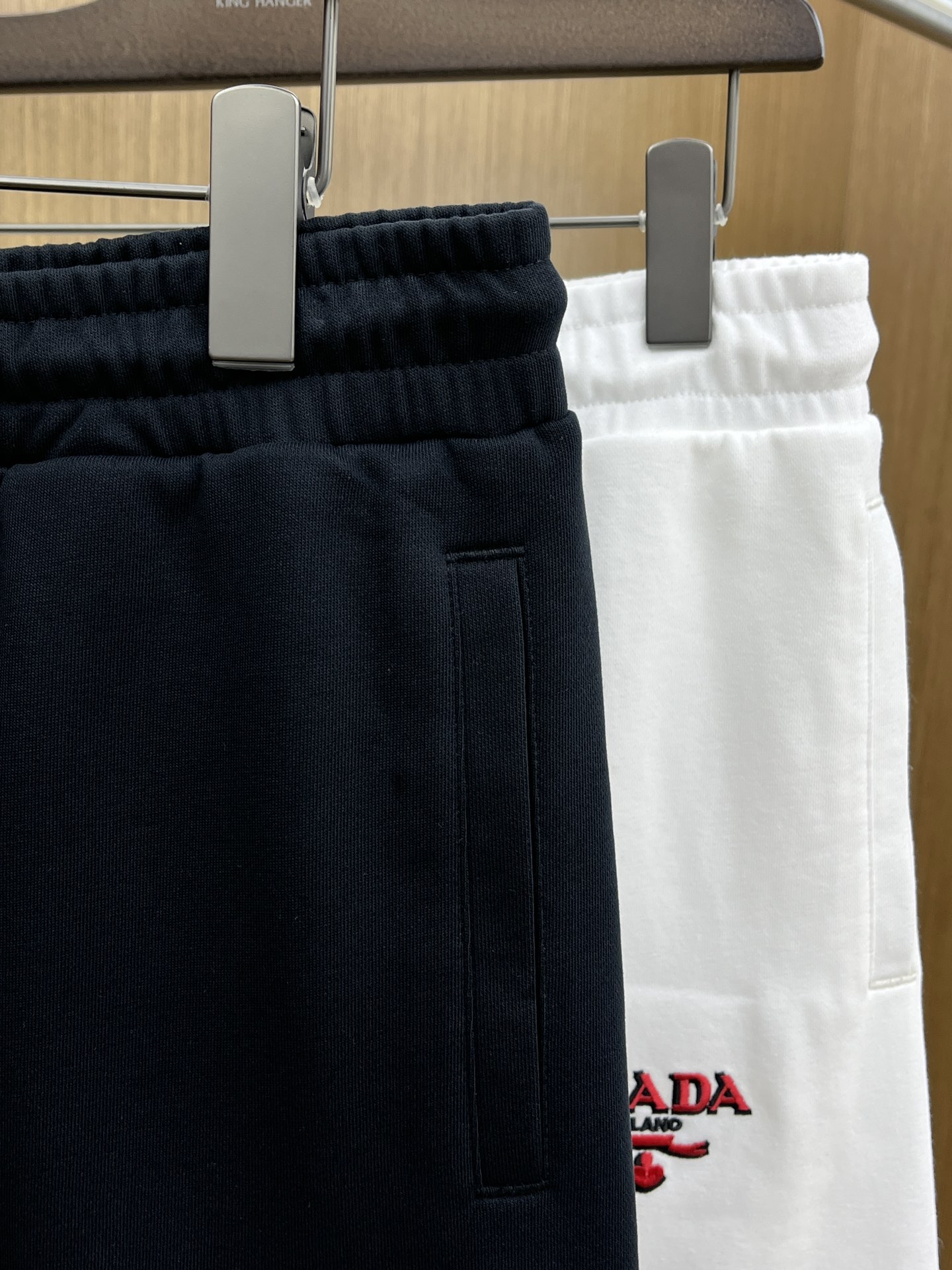 新品 PD 🔥Ss春夏新款独家专供新款休闲短裤🩳高端版本 定制面料 透气舒适度高，细节无可挑剔，品牌元素