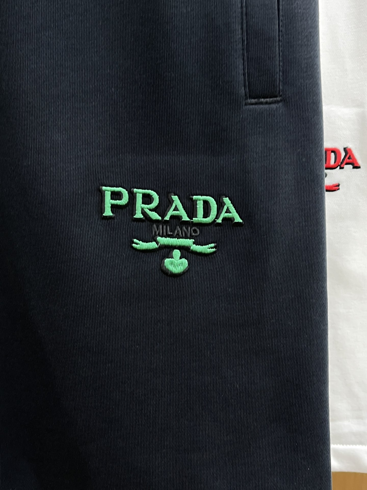 新品 PD 🔥Ss春夏新款独家专供新款休闲短裤🩳高端版本 定制面料 透气舒适度高，细节无可挑剔，品牌元素