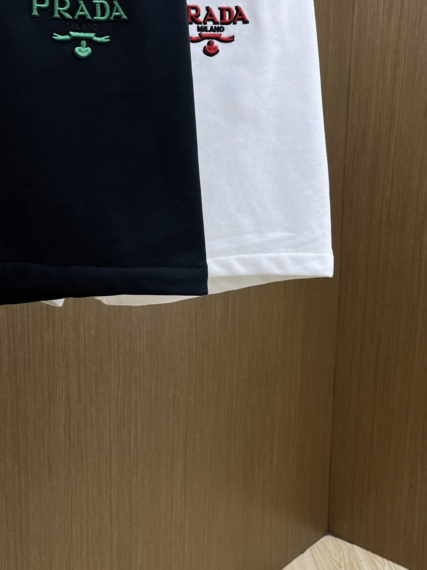 新品 PD 🔥Ss春夏新款独家专供新款休闲短裤🩳高端版本 定制面料 透气舒适度高，细节无可挑剔，品牌元素