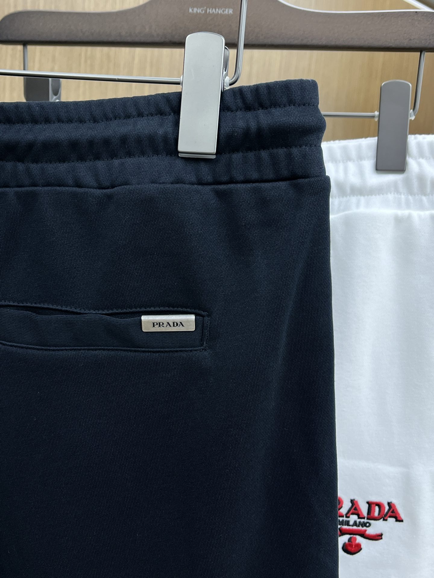 新品 PD 🔥Ss春夏新款独家专供新款休闲短裤🩳高端版本 定制面料 透气舒适度高，细节无可挑剔，品牌元素