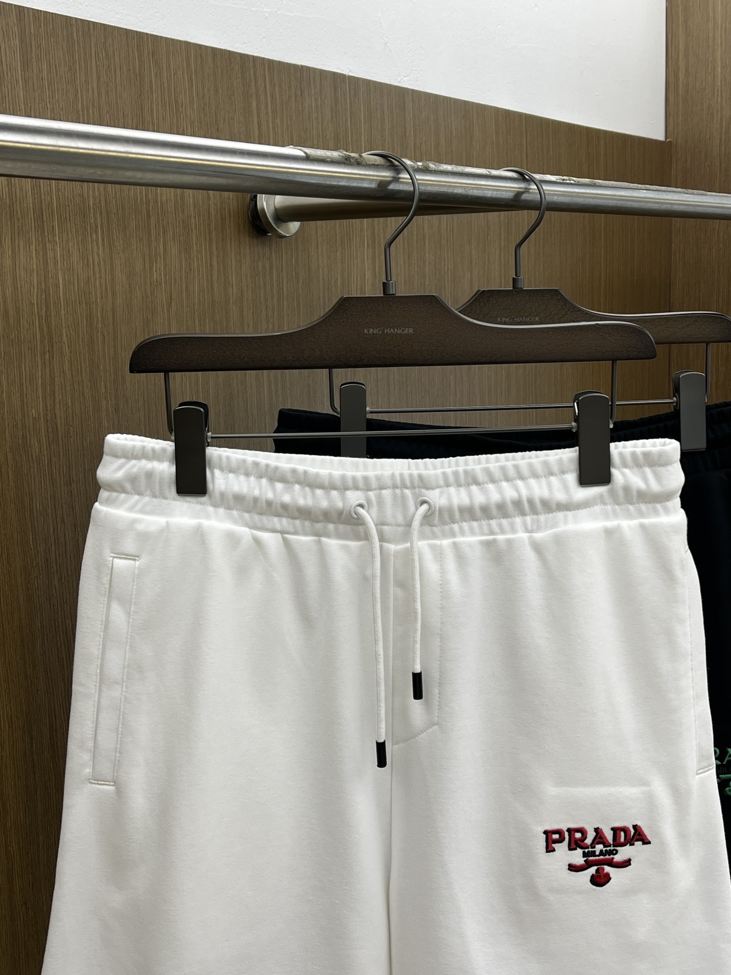 新品 PD 🔥Ss春夏新款独家专供新款休闲短裤🩳高端版本 定制面料 透气舒适度高，细节无可挑剔，品牌元素