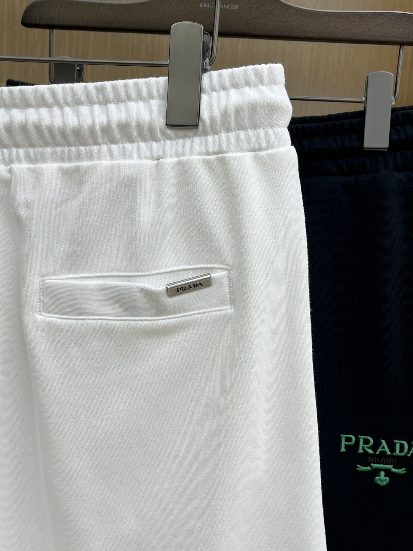 新品 PD 🔥Ss春夏新款独家专供新款休闲短裤🩳高端版本 定制面料 透气舒适度高，细节无可挑剔，品牌元素