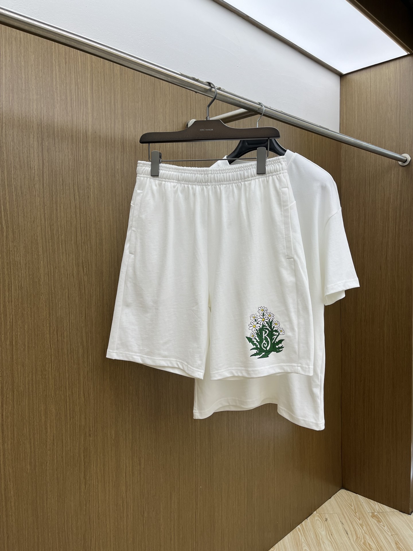 新款/套 BBR 🔥🔥春夏最新款休闲短裤短袖套装，男女款👫 贸易公司渠道稀出，同步官网发售！基本每一季都