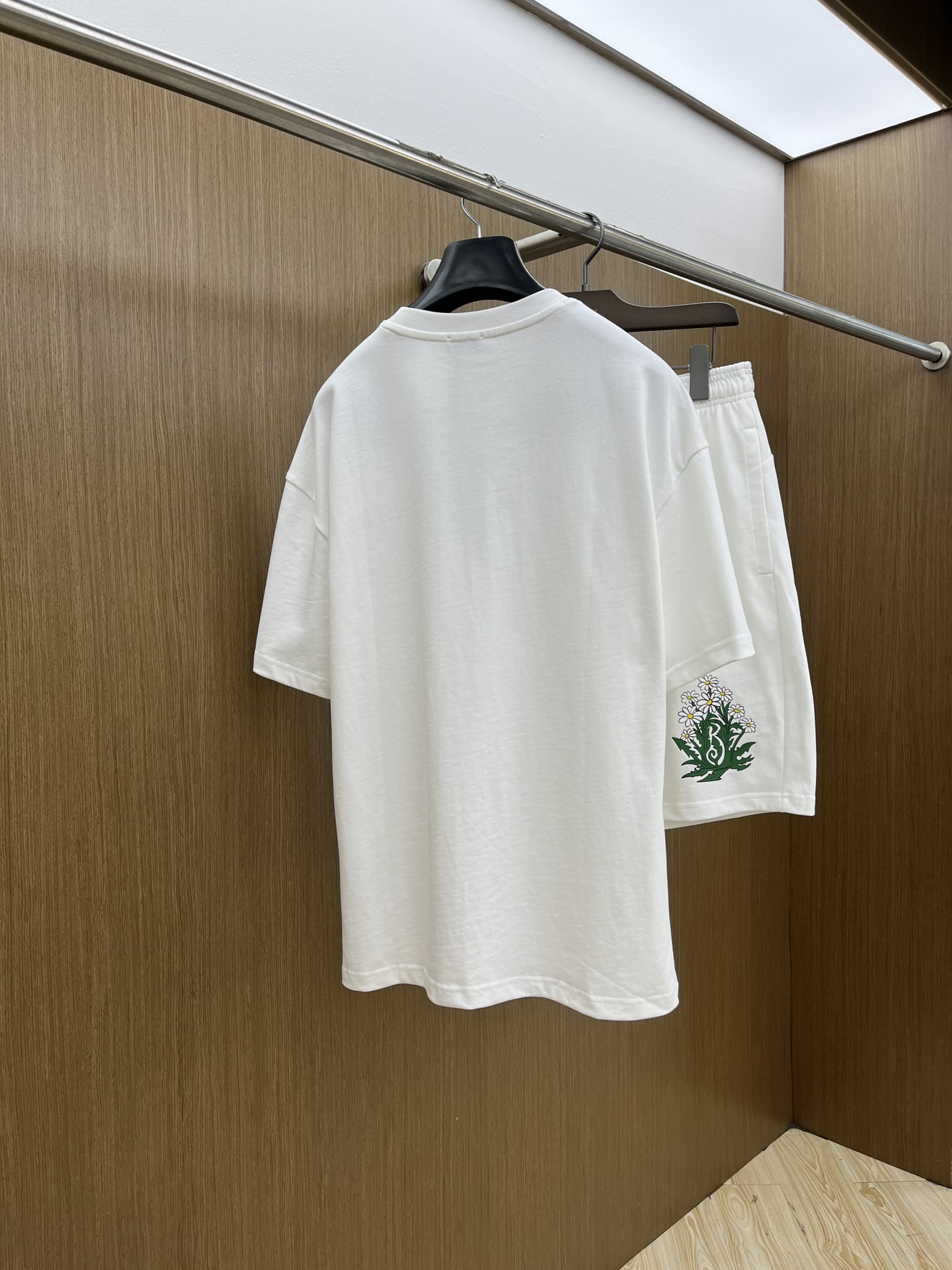 新款/套 BBR 🔥🔥春夏最新款休闲短裤短袖套装，男女款👫 贸易公司渠道稀出，同步官网发售！基本每一季都