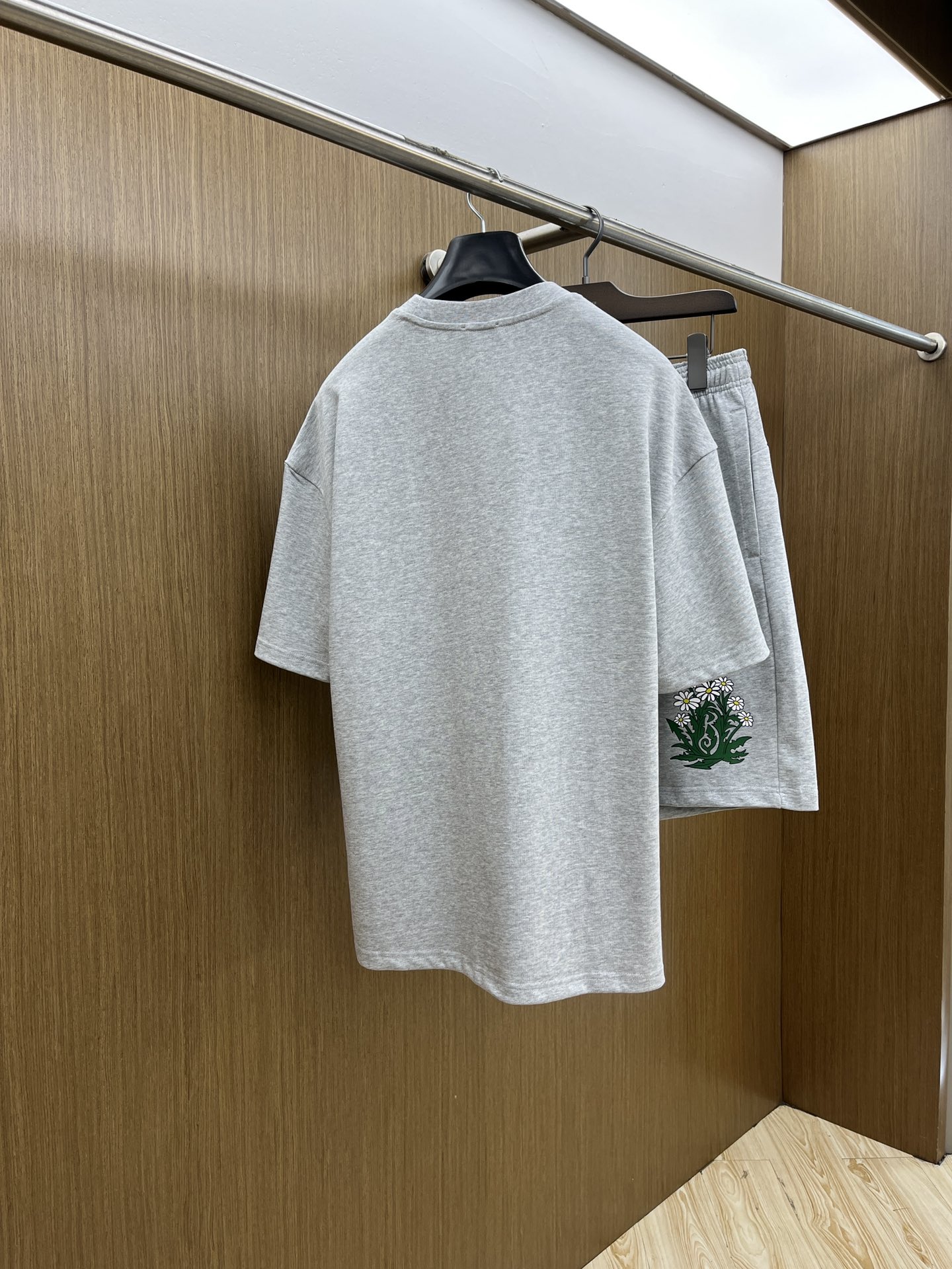 新款/套 BBR 🔥🔥春夏最新款休闲短裤短袖套装，男女款👫 贸易公司渠道稀出，同步官网发售！基本每一季都