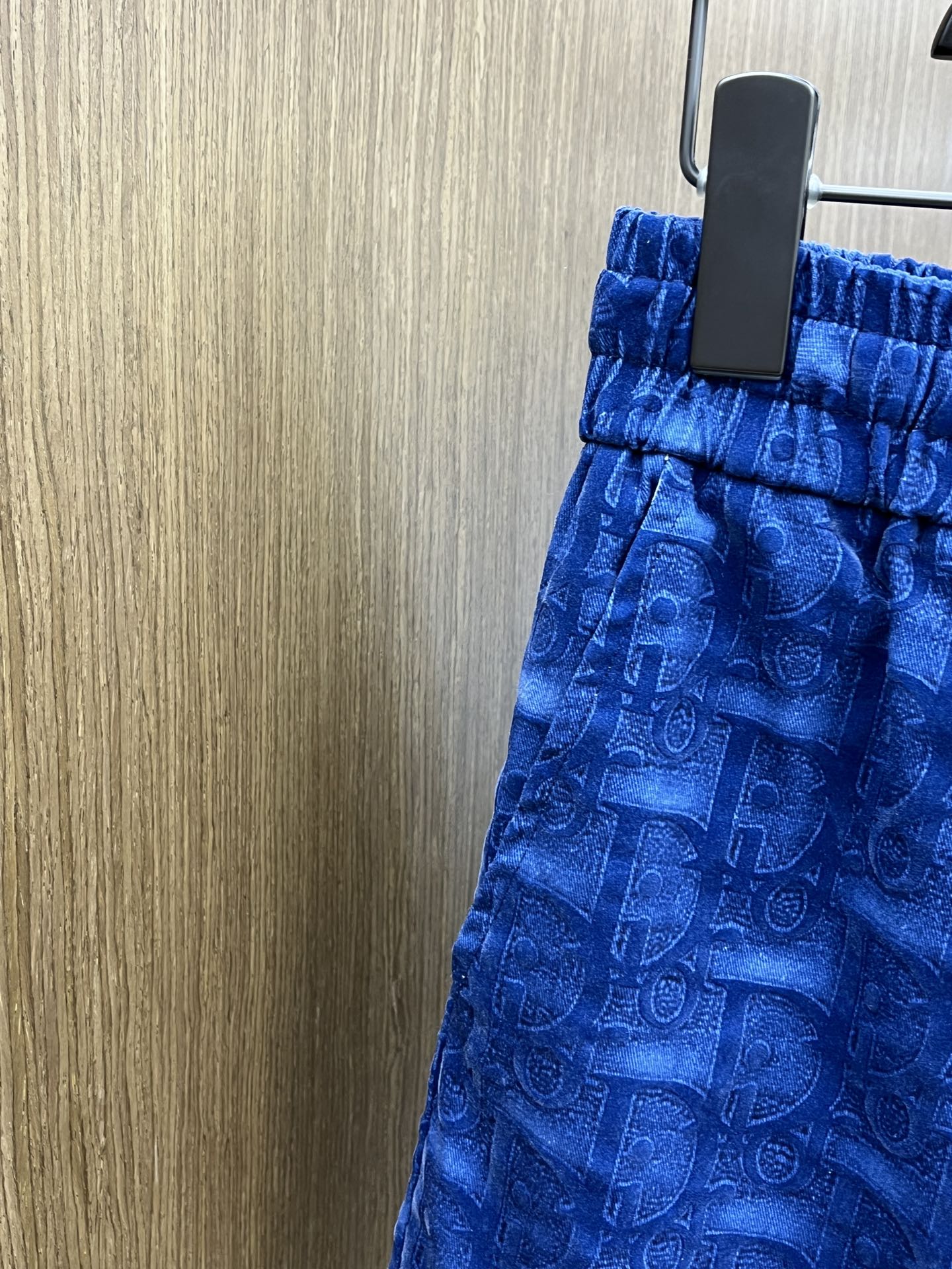  CD🔥年夏季最新爆款来袭 男士休闲短裤  定制的面料柔软轻盈，上身超级舒服，辅料五金全是定制原版配件，