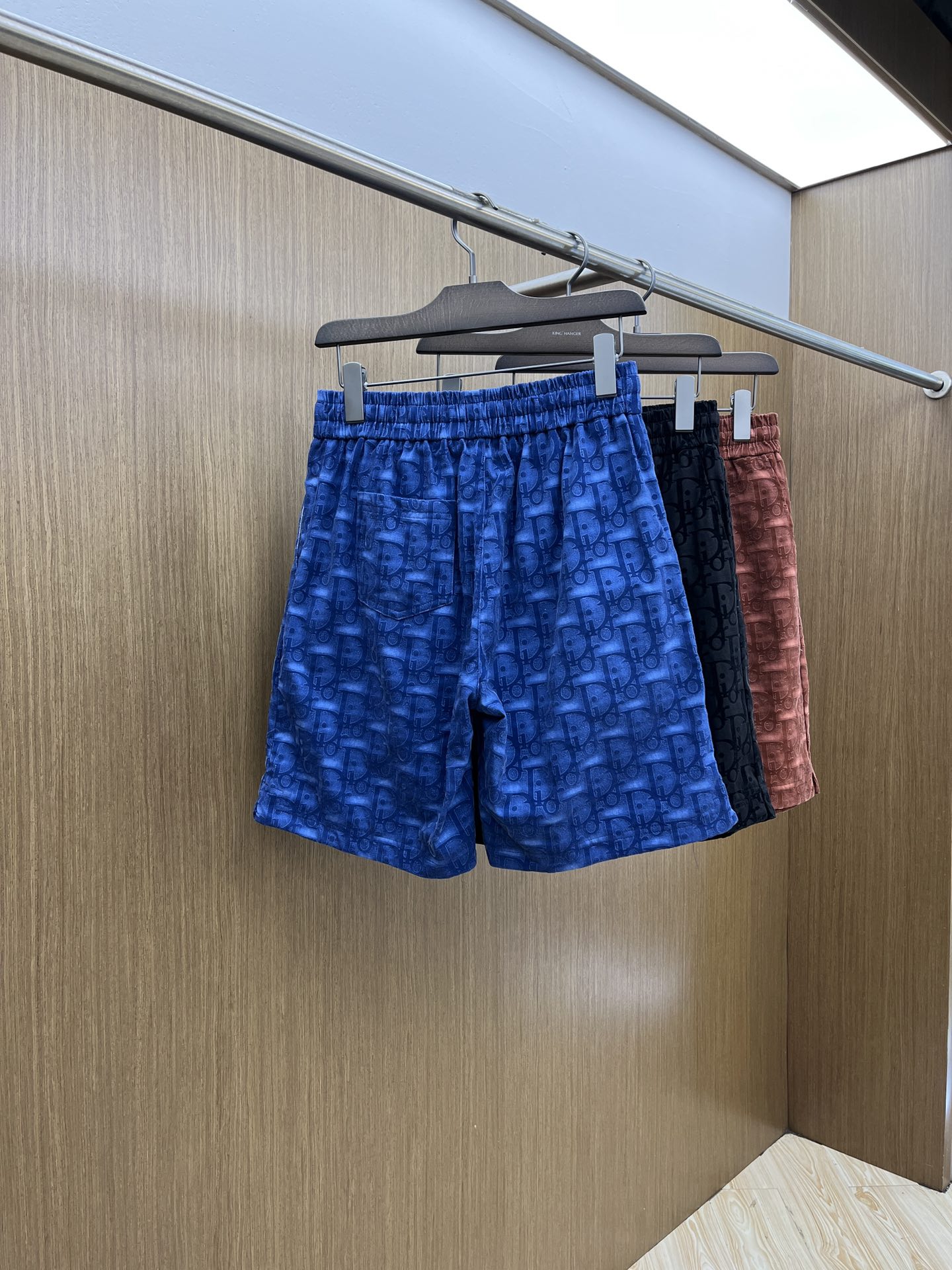  CD🔥年夏季最新爆款来袭 男士休闲短裤  定制的面料柔软轻盈，上身超级舒服，辅料五金全是定制原版配件，