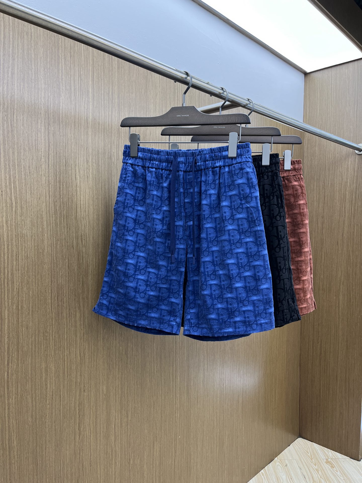  CD🔥年夏季最新爆款来袭 男士休闲短裤  定制的面料柔软轻盈，上身超级舒服，辅料五金全是定制原版配件，