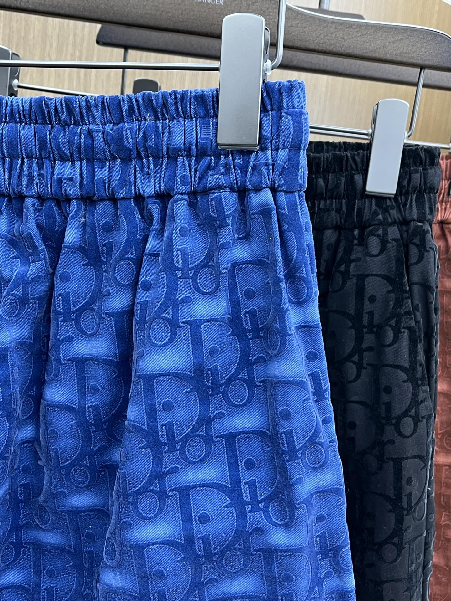  CD🔥年夏季最新爆款来袭 男士休闲短裤  定制的面料柔软轻盈，上身超级舒服，辅料五金全是定制原版配件，