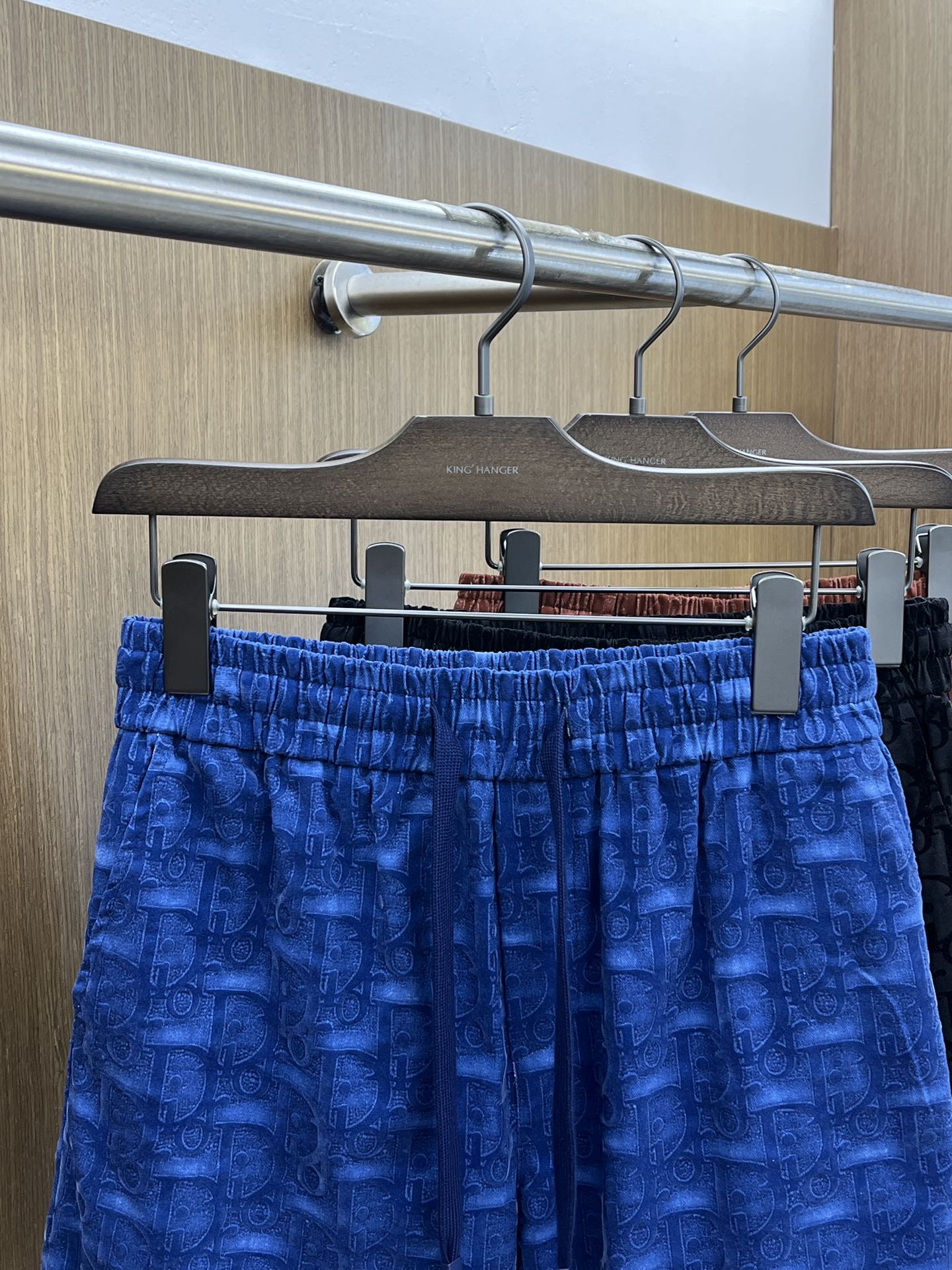  CD🔥年夏季最新爆款来袭 男士休闲短裤  定制的面料柔软轻盈，上身超级舒服，辅料五金全是定制原版配件，