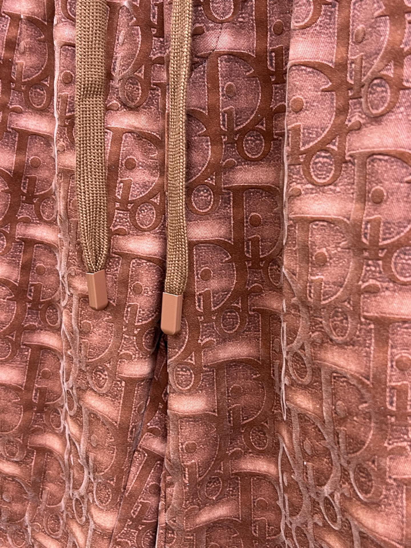  CD🔥年夏季最新爆款来袭 男士休闲短裤  定制的面料柔软轻盈，上身超级舒服，辅料五金全是定制原版配件，