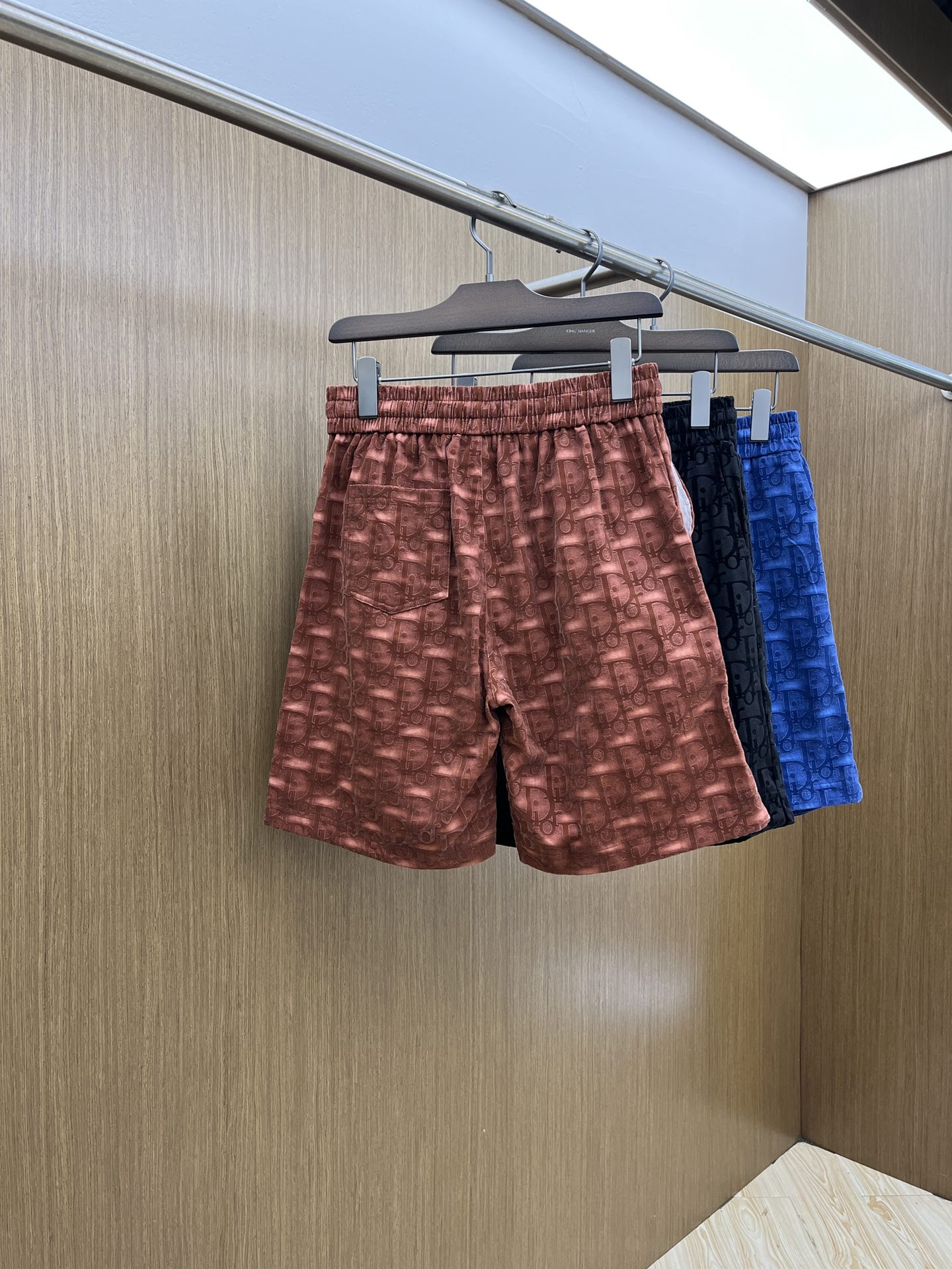  CD🔥年夏季最新爆款来袭 男士休闲短裤  定制的面料柔软轻盈，上身超级舒服，辅料五金全是定制原版配件，