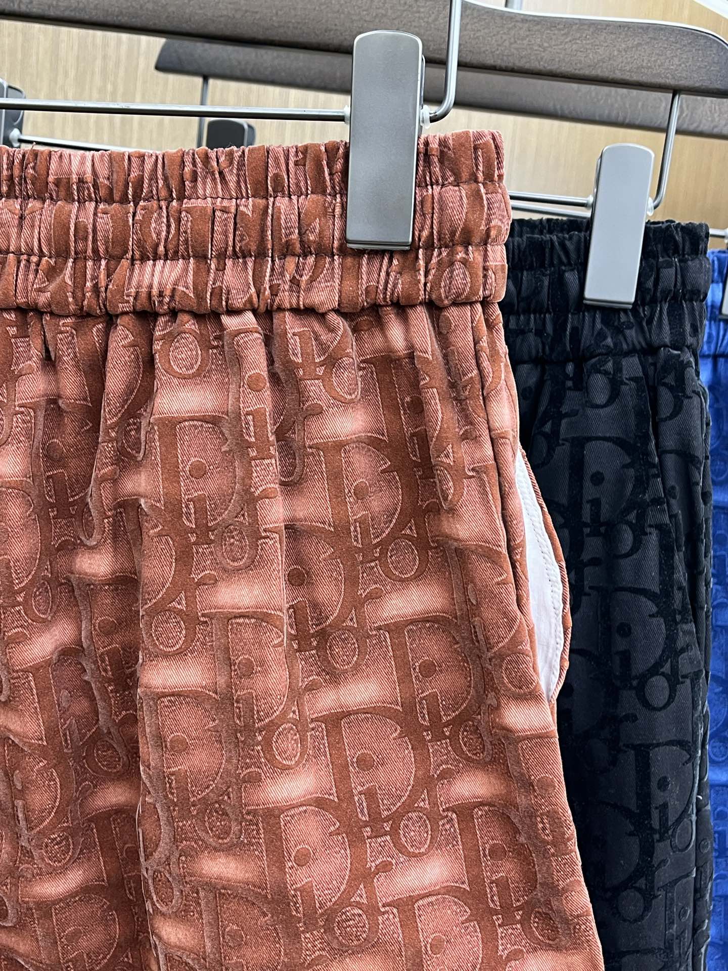  CD🔥年夏季最新爆款来袭 男士休闲短裤  定制的面料柔软轻盈，上身超级舒服，辅料五金全是定制原版配件，