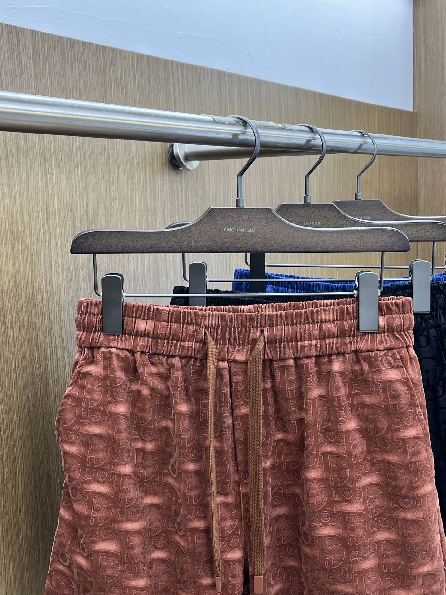  CD🔥年夏季最新爆款来袭 男士休闲短裤  定制的面料柔软轻盈，上身超级舒服，辅料五金全是定制原版配件，