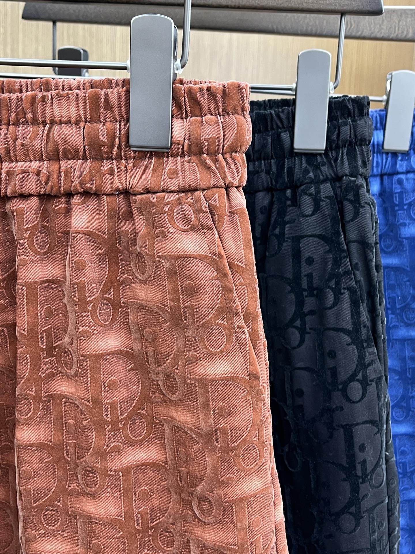  CD🔥年夏季最新爆款来袭 男士休闲短裤  定制的面料柔软轻盈，上身超级舒服，辅料五金全是定制原版配件，