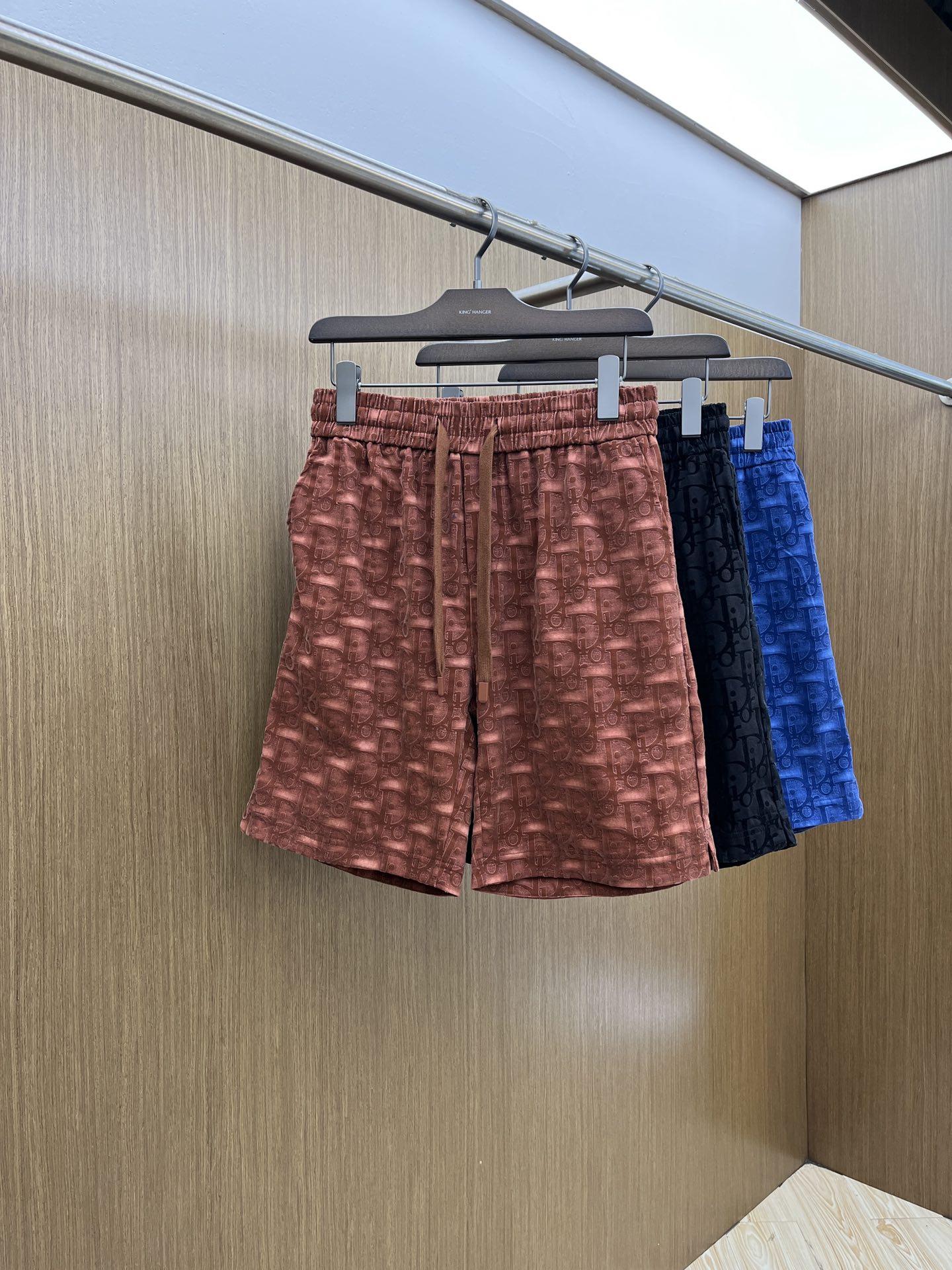  CD🔥年夏季最新爆款来袭 男士休闲短裤  定制的面料柔软轻盈，上身超级舒服，辅料五金全是定制原版配件，