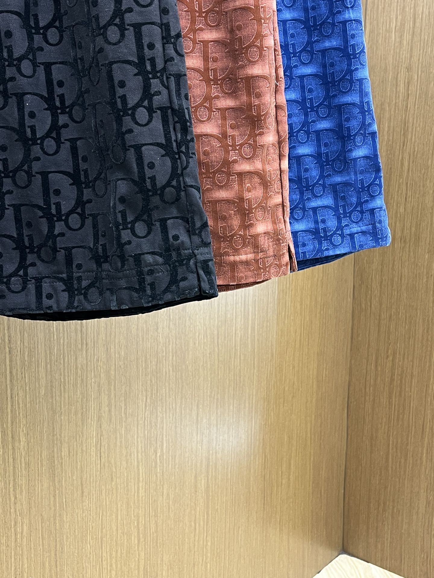  CD🔥年夏季最新爆款来袭 男士休闲短裤  定制的面料柔软轻盈，上身超级舒服，辅料五金全是定制原版配件，