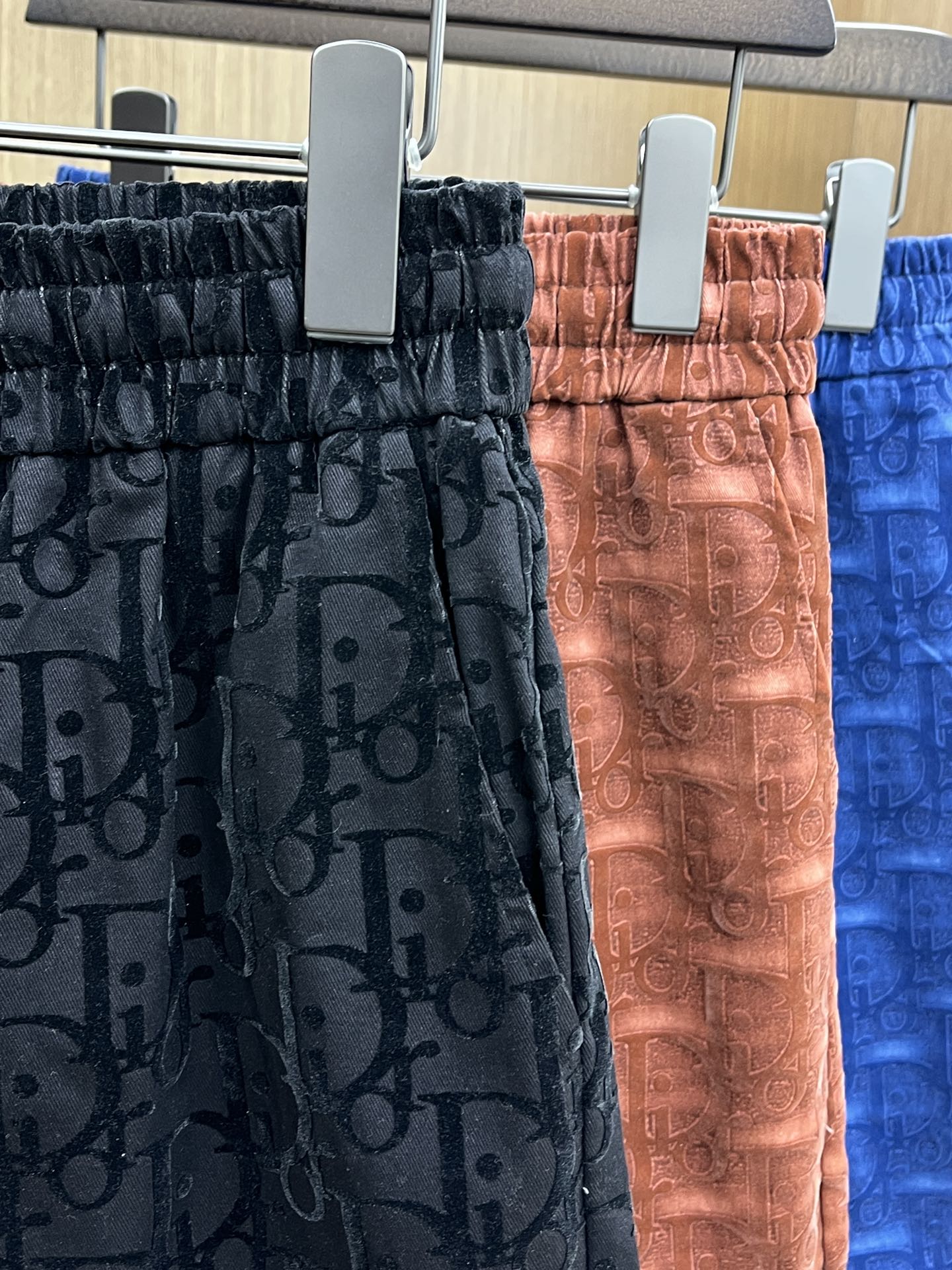  CD🔥年夏季最新爆款来袭 男士休闲短裤  定制的面料柔软轻盈，上身超级舒服，辅料五金全是定制原版配件，