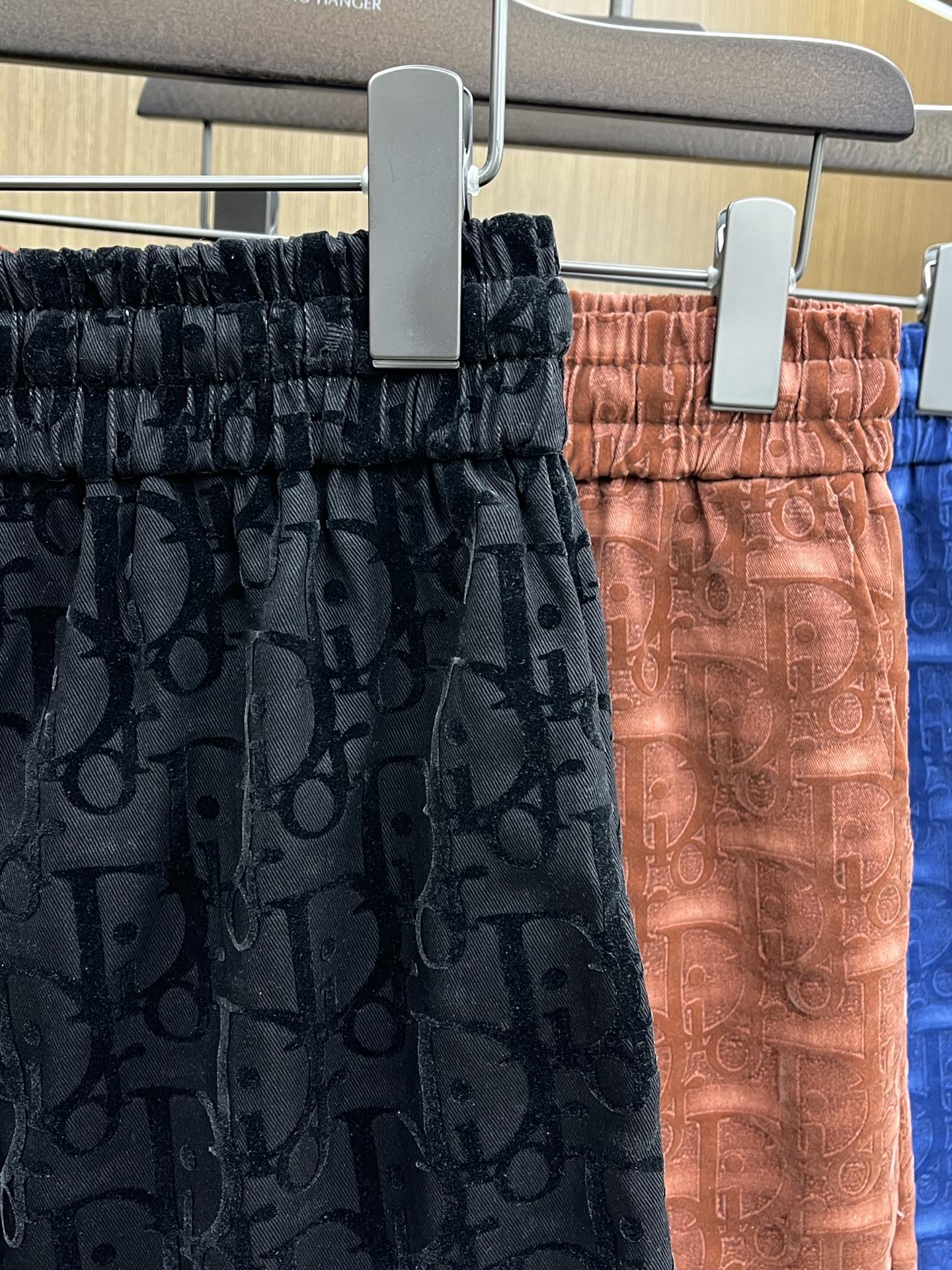  CD🔥年夏季最新爆款来袭 男士休闲短裤  定制的面料柔软轻盈，上身超级舒服，辅料五金全是定制原版配件，