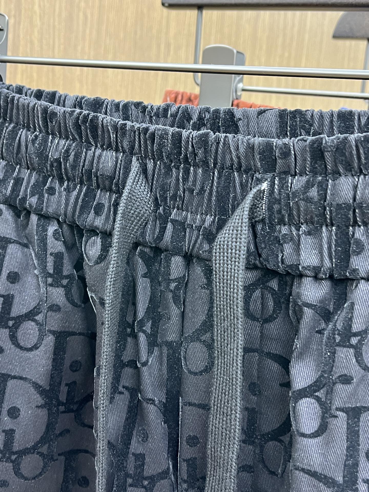  CD🔥年夏季最新爆款来袭 男士休闲短裤  定制的面料柔软轻盈，上身超级舒服，辅料五金全是定制原版配件，