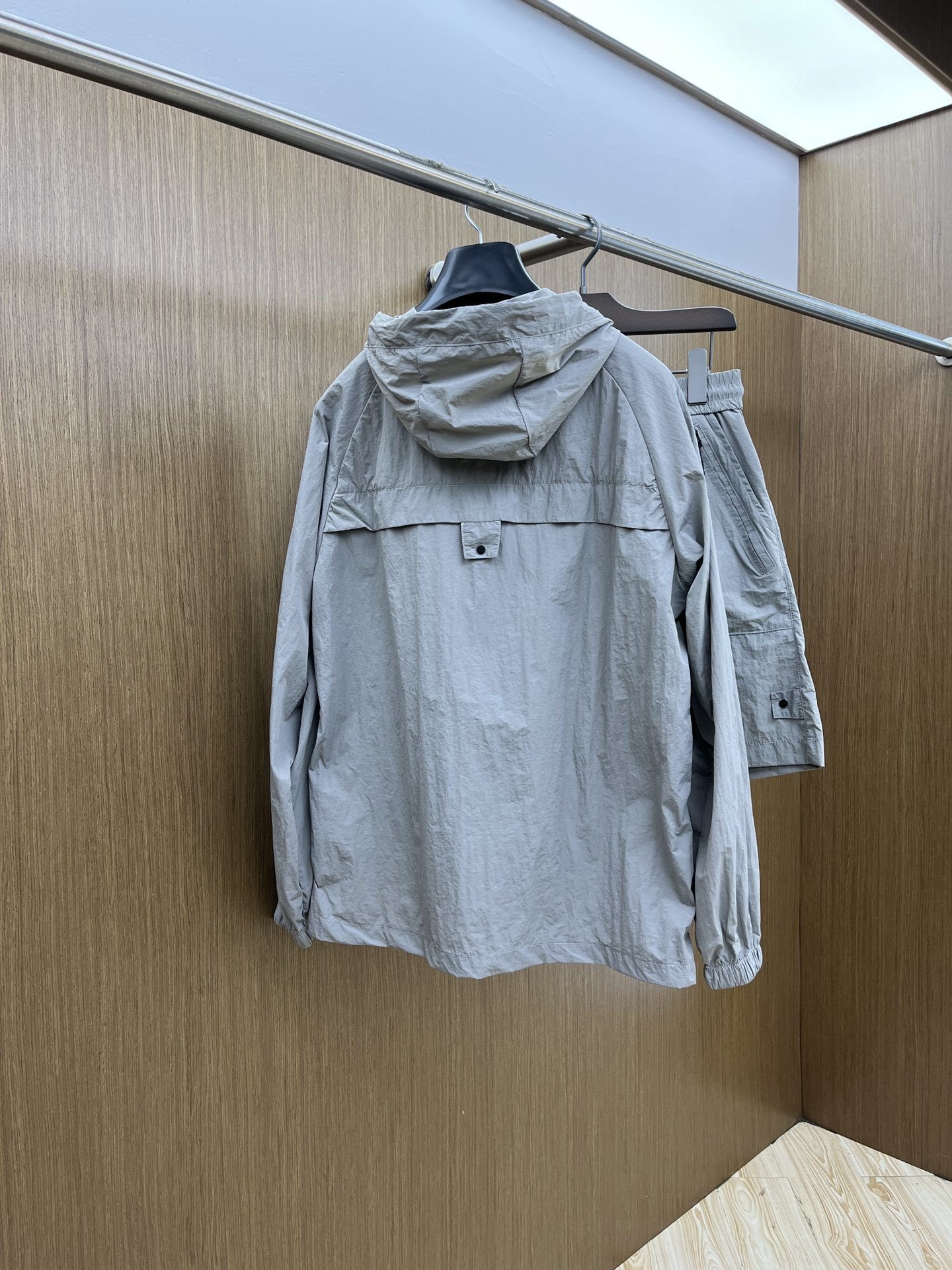 男女同款/套 Mon 🔥🔥春夏经典新款休闲防晒服套装 都市时尚休闲连帽款 超薄面料超软面料帅酷爆。时尚都