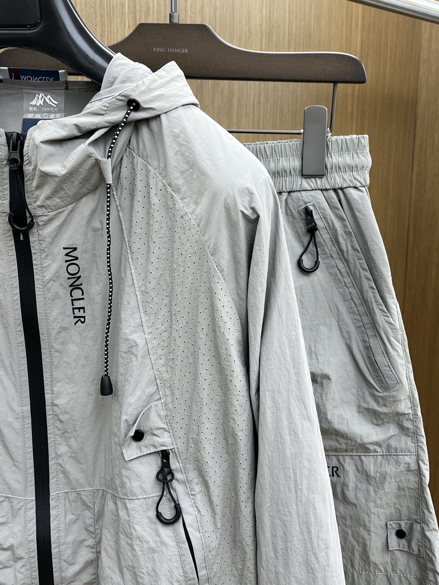 男女同款/套 Mon 🔥🔥春夏经典新款休闲防晒服套装 都市时尚休闲连帽款 超薄面料超软面料帅酷爆。时尚都