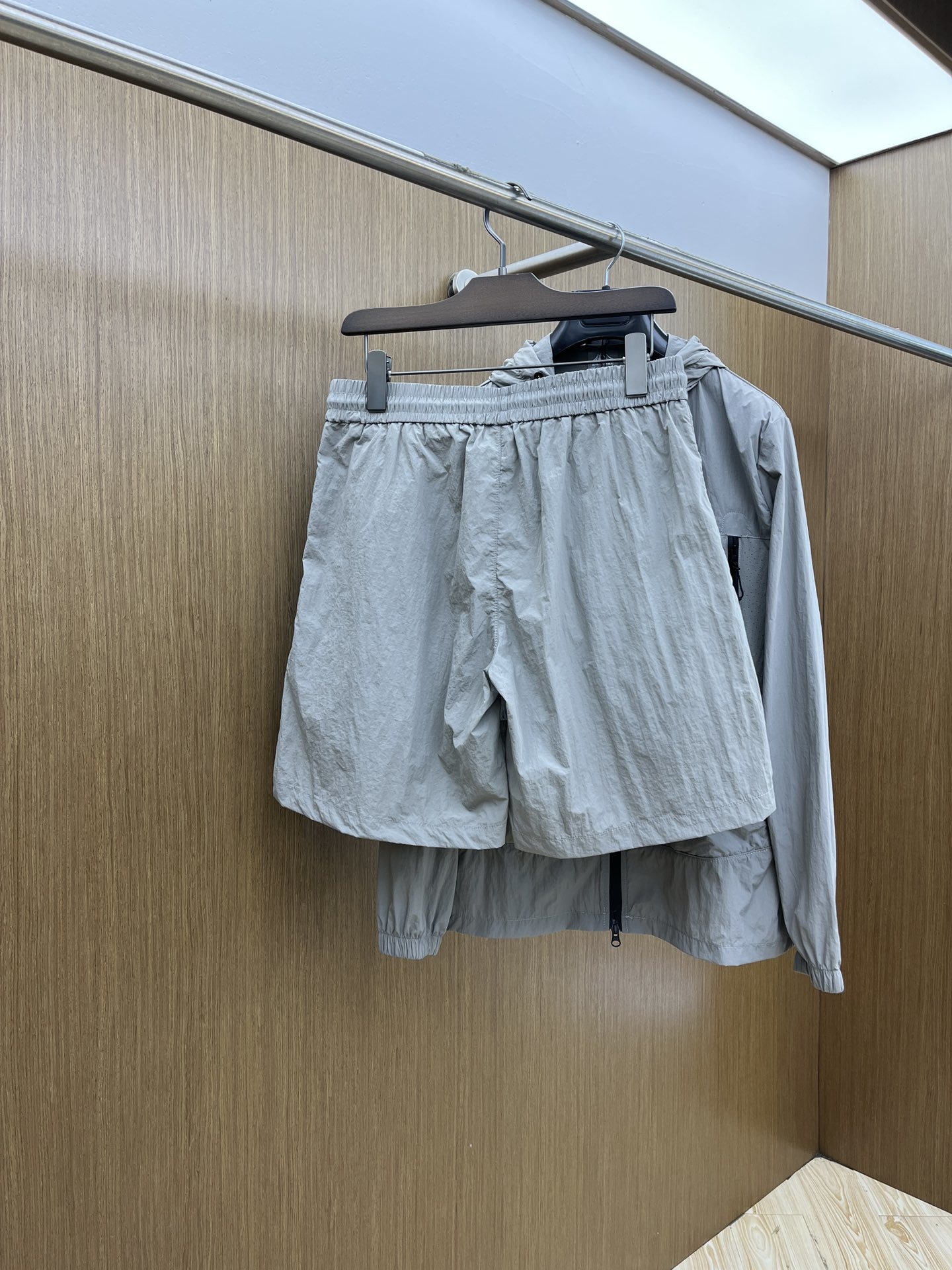 男女同款/套 ARC 🔥🔥春夏经典新款休闲防晒服套装 都市时尚休闲连帽款 超薄面料超软面料帅酷爆。时尚都