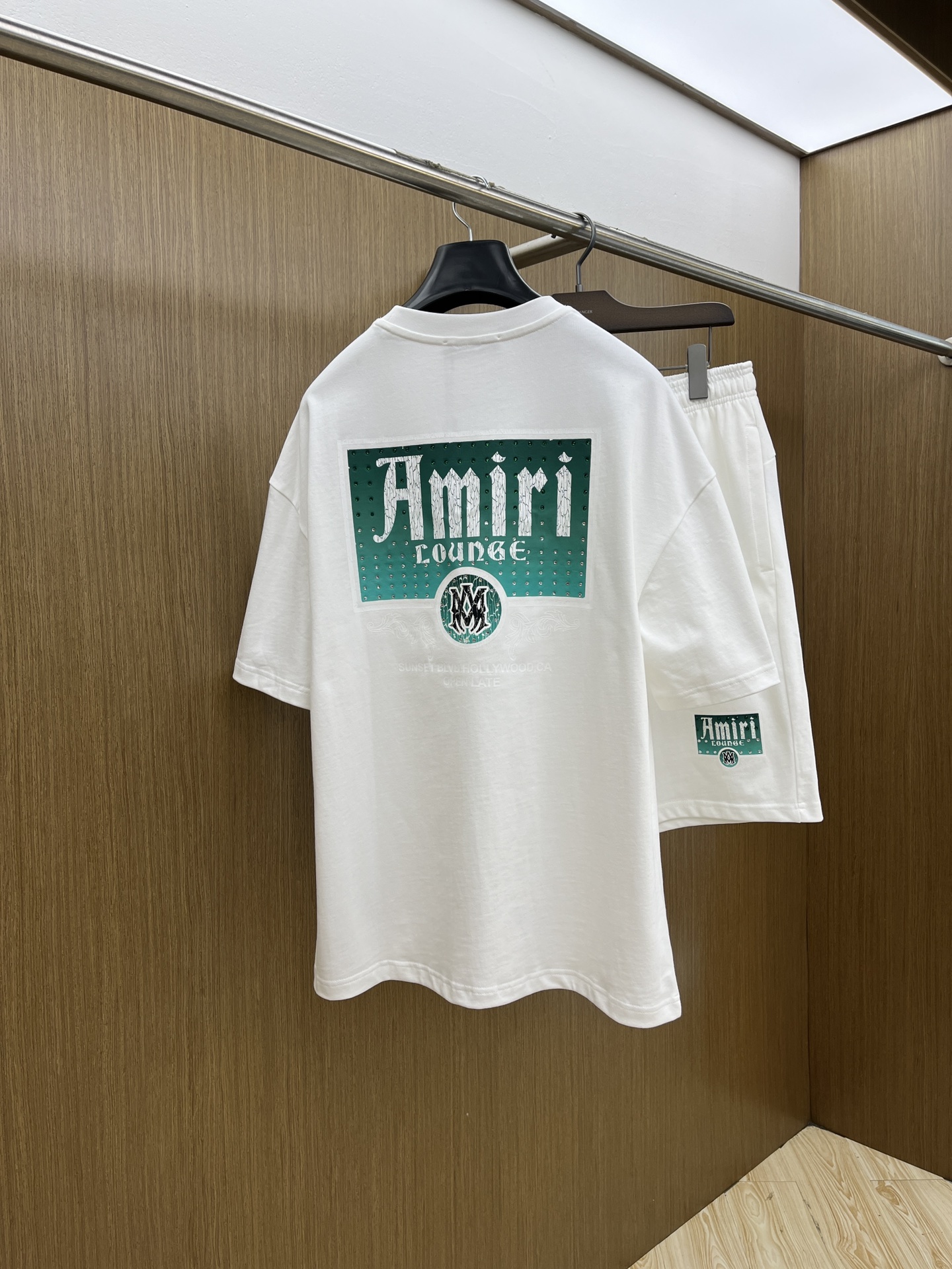 新款/套 ANIRI 🔥🔥春夏最新款休闲短裤短袖套装，男女款👫 贸易公司渠道稀出，同步官网发售！基本每一
