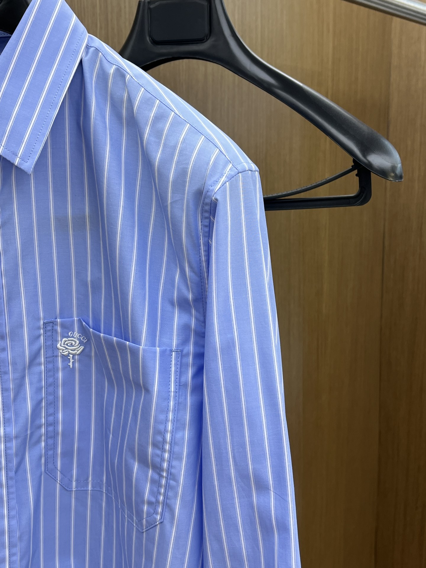 秋冬 Guc 🔥SS春夏新款时尚简约长袖衬衫，本款轻盈棉质衬衣采用全棉质地面料，经典简约设计搭配，清爽色