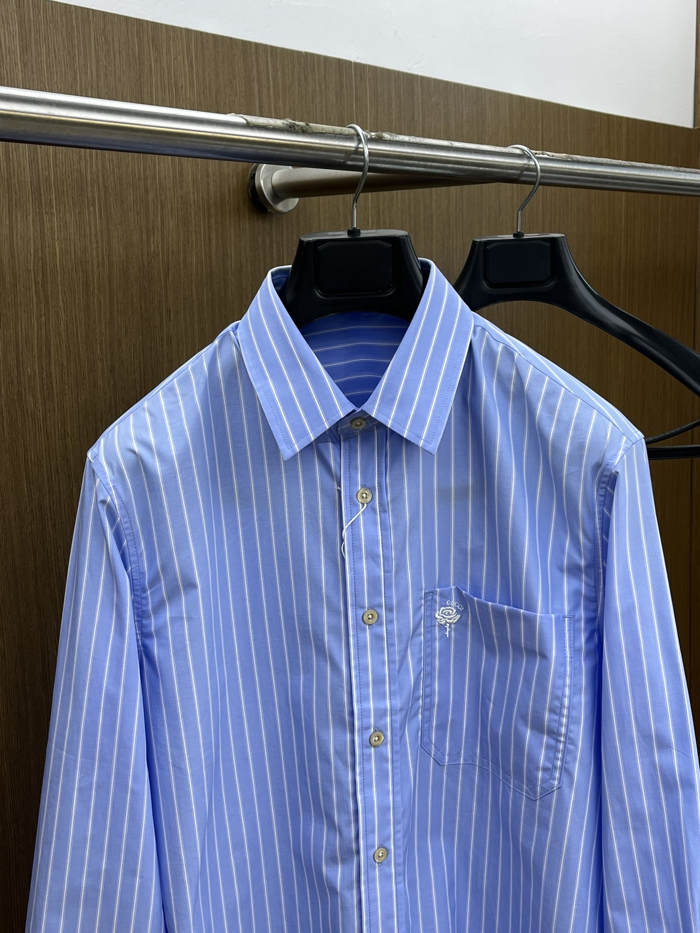 秋冬 Guc 🔥SS春夏新款时尚简约长袖衬衫，本款轻盈棉质衬衣采用全棉质地面料，经典简约设计搭配，清爽色