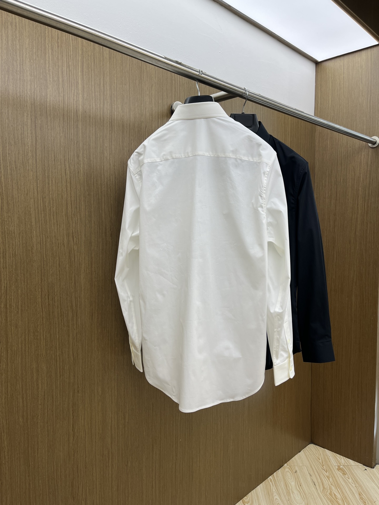 秋冬 BBR 🔥SS春夏新款时尚简约长袖衬衫，本款轻盈棉质衬衣采用全棉质地面料，经典简约设计搭配，清爽色