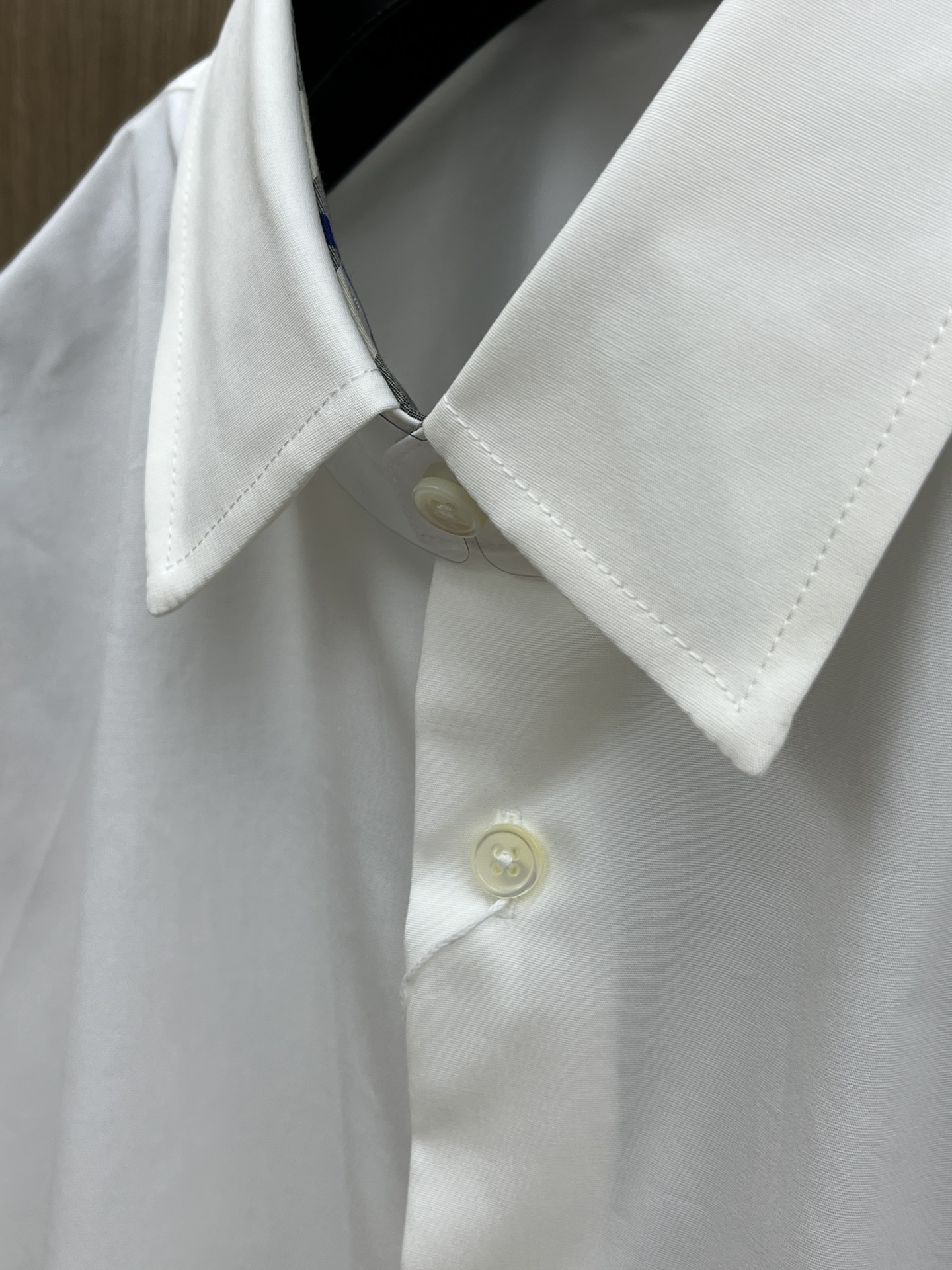 秋冬 BBR 🔥SS春夏新款时尚简约长袖衬衫，本款轻盈棉质衬衣采用全棉质地面料，经典简约设计搭配，清爽色