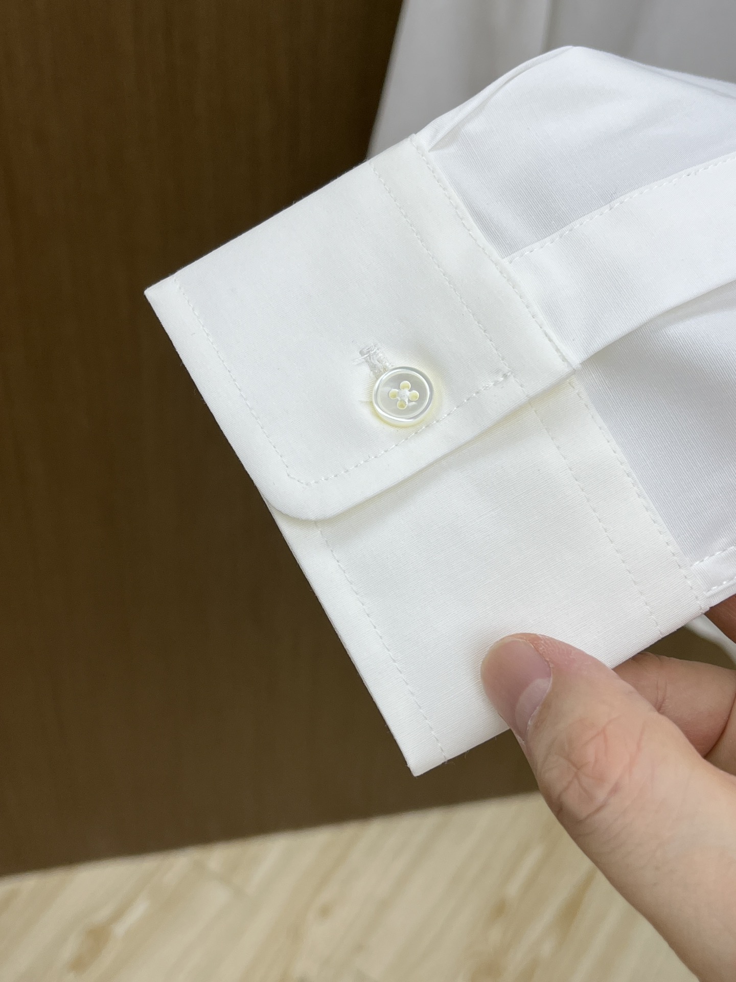 秋冬 BBR 🔥SS春夏新款时尚简约长袖衬衫，本款轻盈棉质衬衣采用全棉质地面料，经典简约设计搭配，清爽色