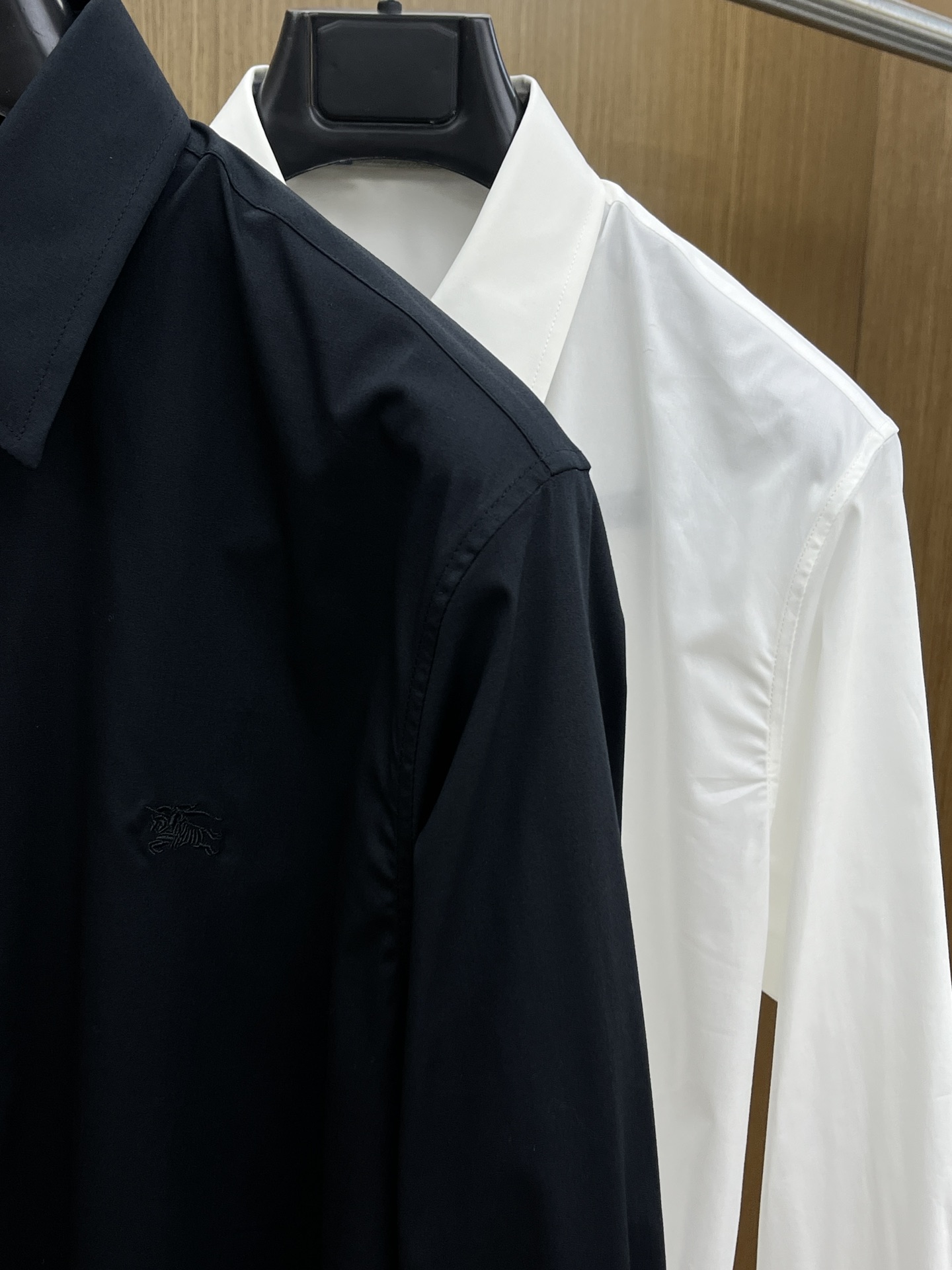 秋冬 BBR 🔥SS春夏新款时尚简约长袖衬衫，本款轻盈棉质衬衣采用全棉质地面料，经典简约设计搭配，清爽色