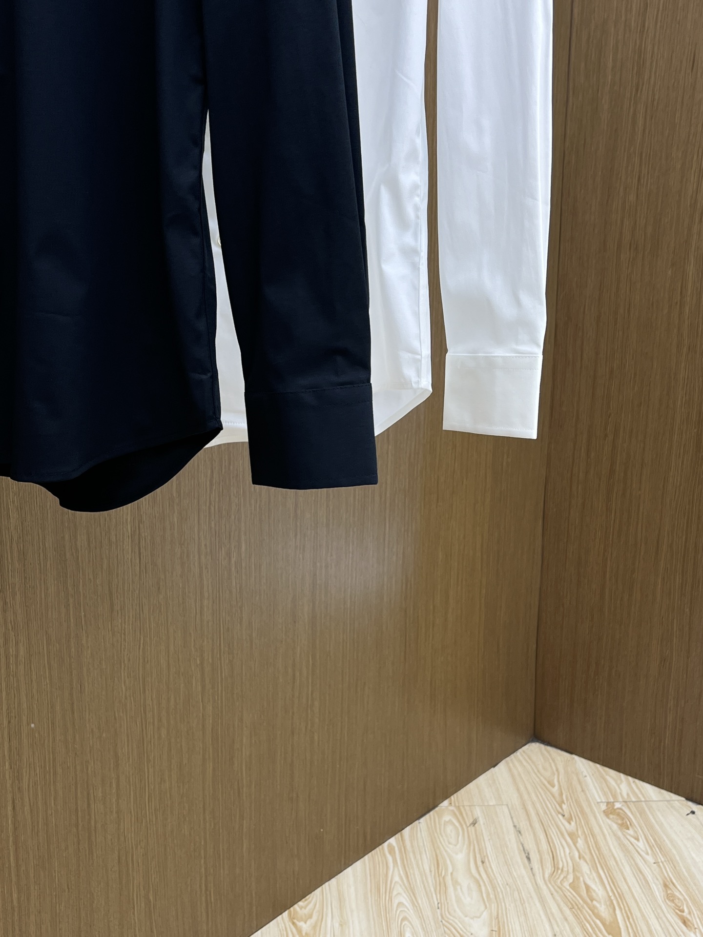 秋冬 BBR 🔥SS春夏新款时尚简约长袖衬衫，本款轻盈棉质衬衣采用全棉质地面料，经典简约设计搭配，清爽色