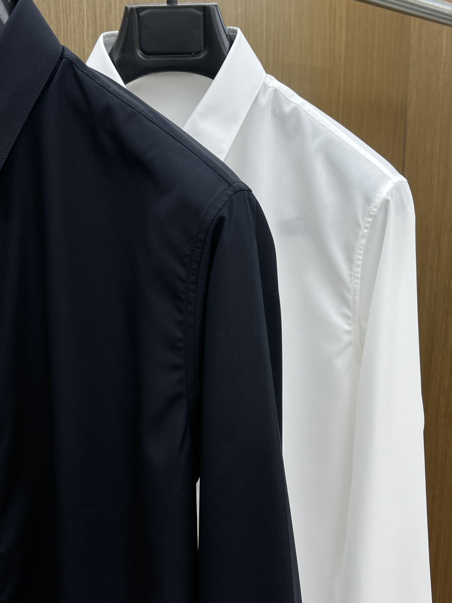 秋冬 CD 🔥SS春夏新款时尚简约长袖衬衫，本款轻盈棉质衬衣采用全棉质地面料，经典简约设计搭配，清爽色调